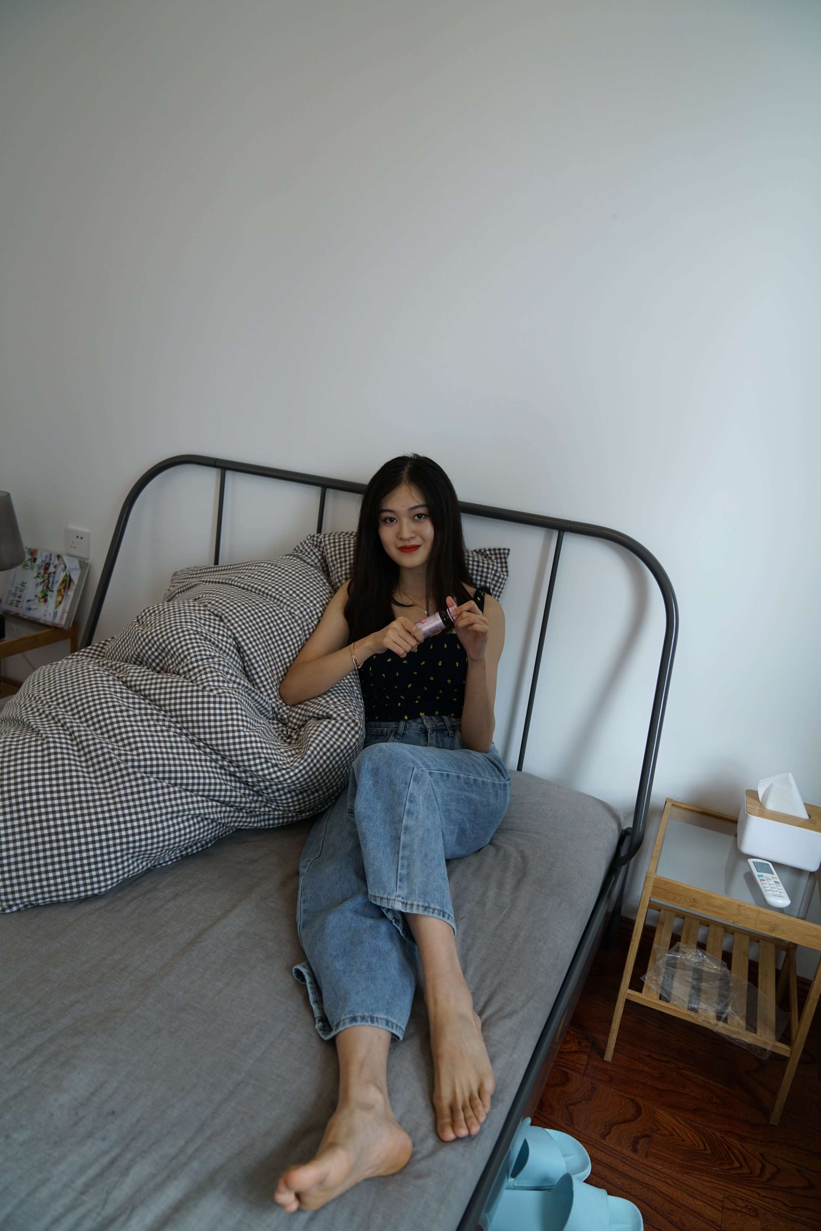 《寝室牛仔小姑娘》作品图