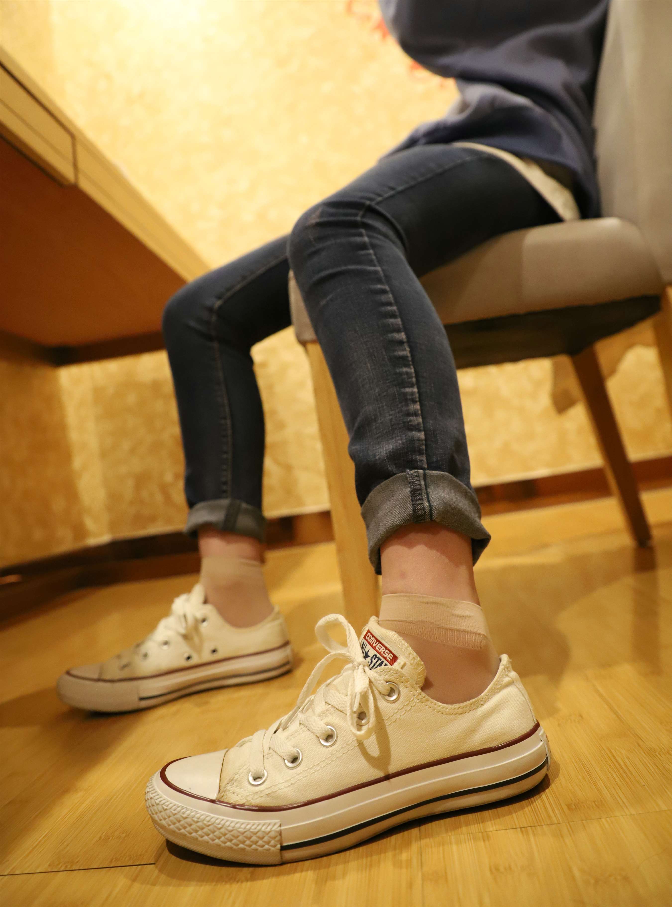 《大学生小罗38码脚》作品图