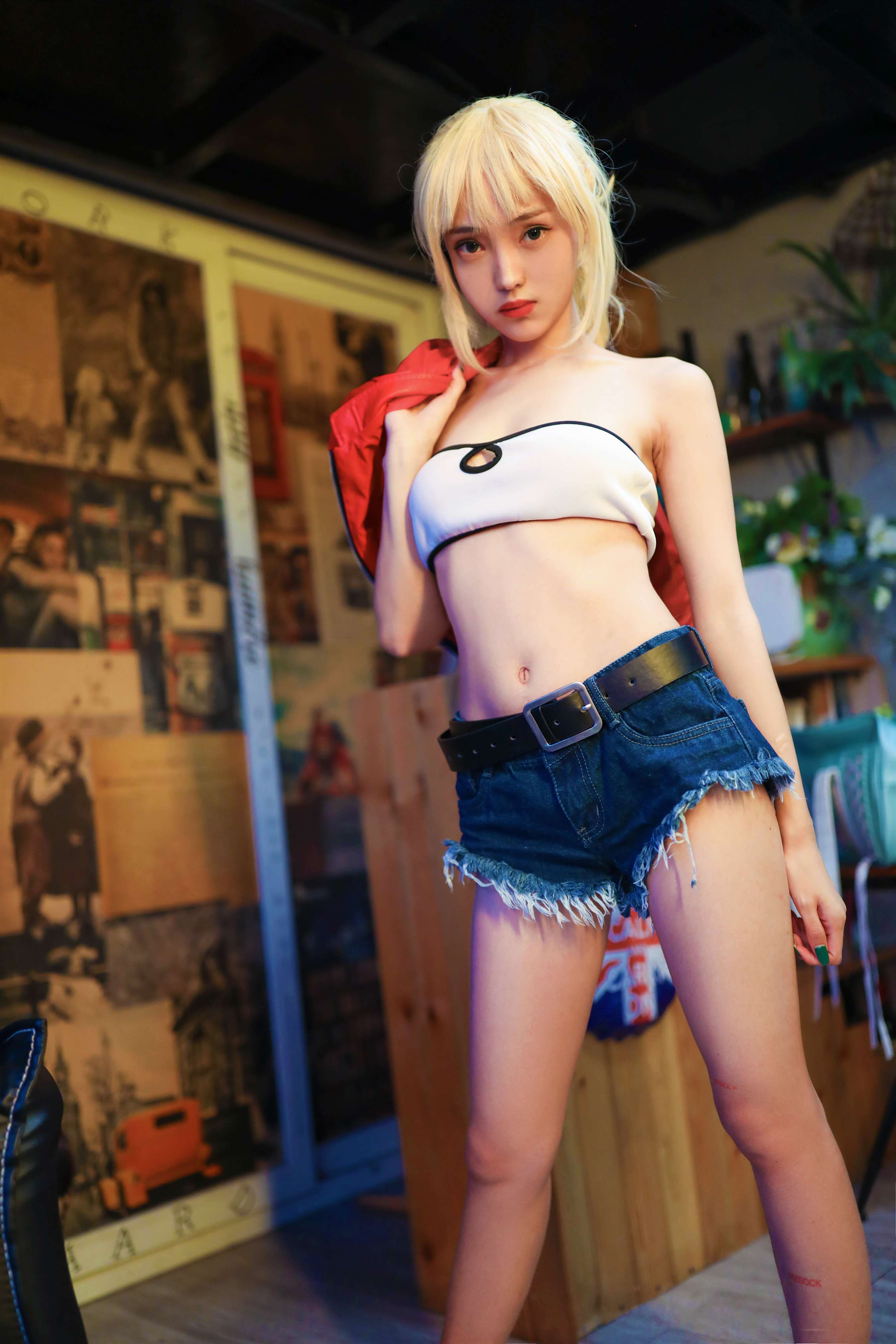 《茜茜的帆布鞋の白棉袜脚》作品图