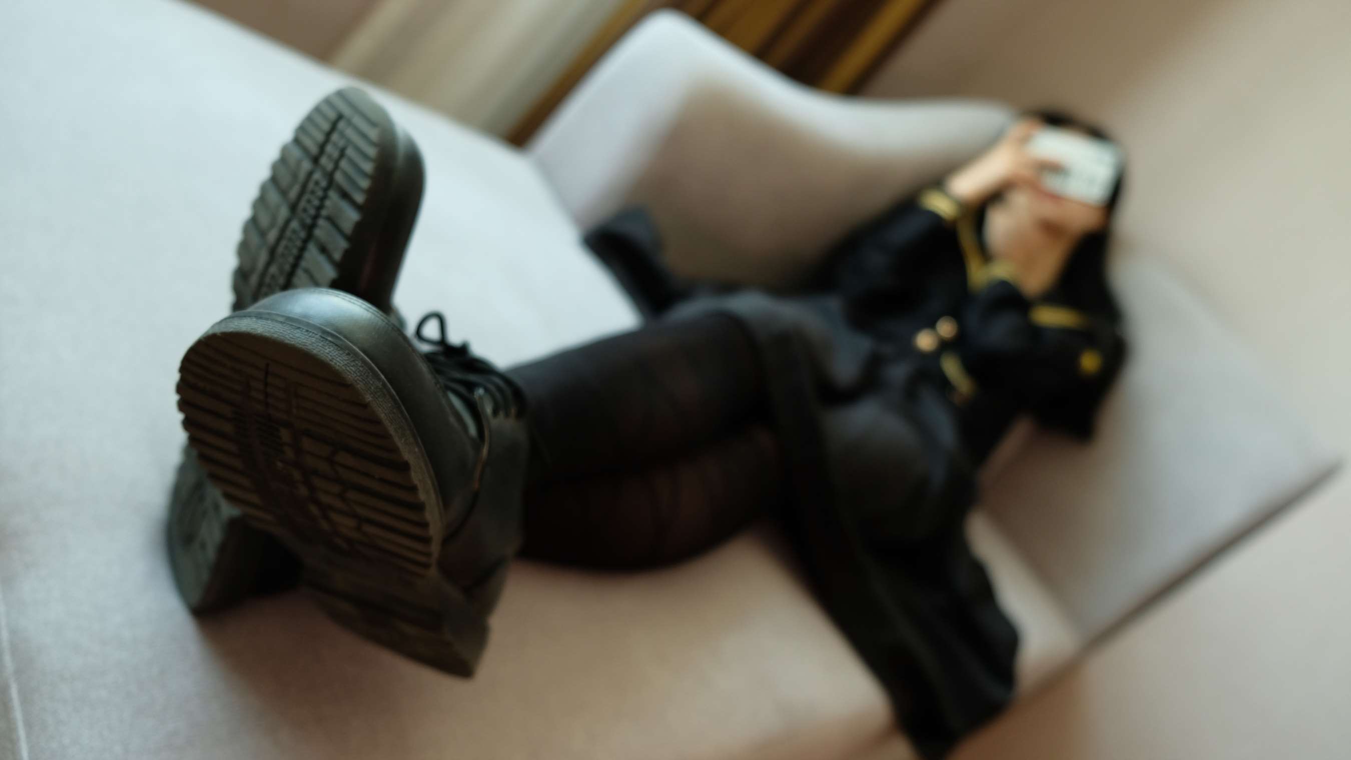 《小虫长裙の嫩足》作品图