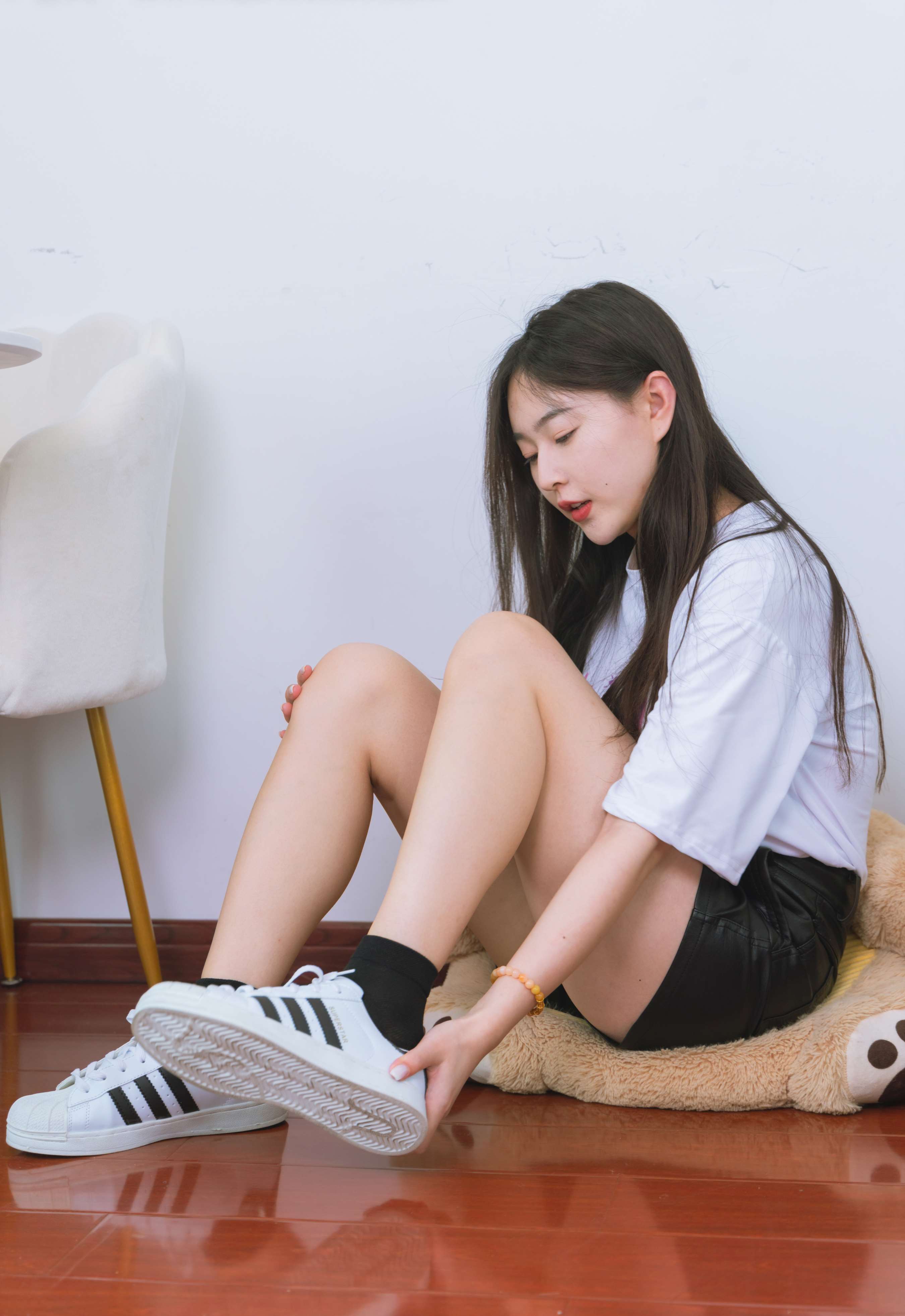 《美兔嫩足剪指甲》作品图