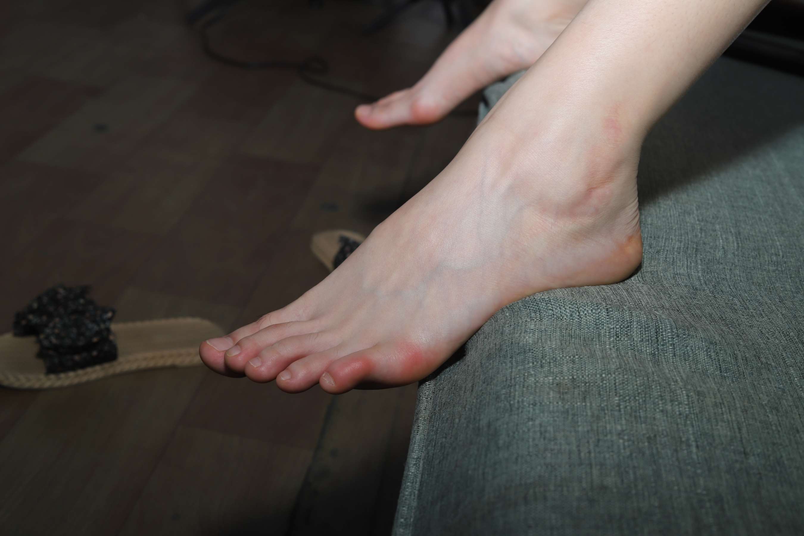 《珊珊实习期再次展示39码修长大白脚》作品图