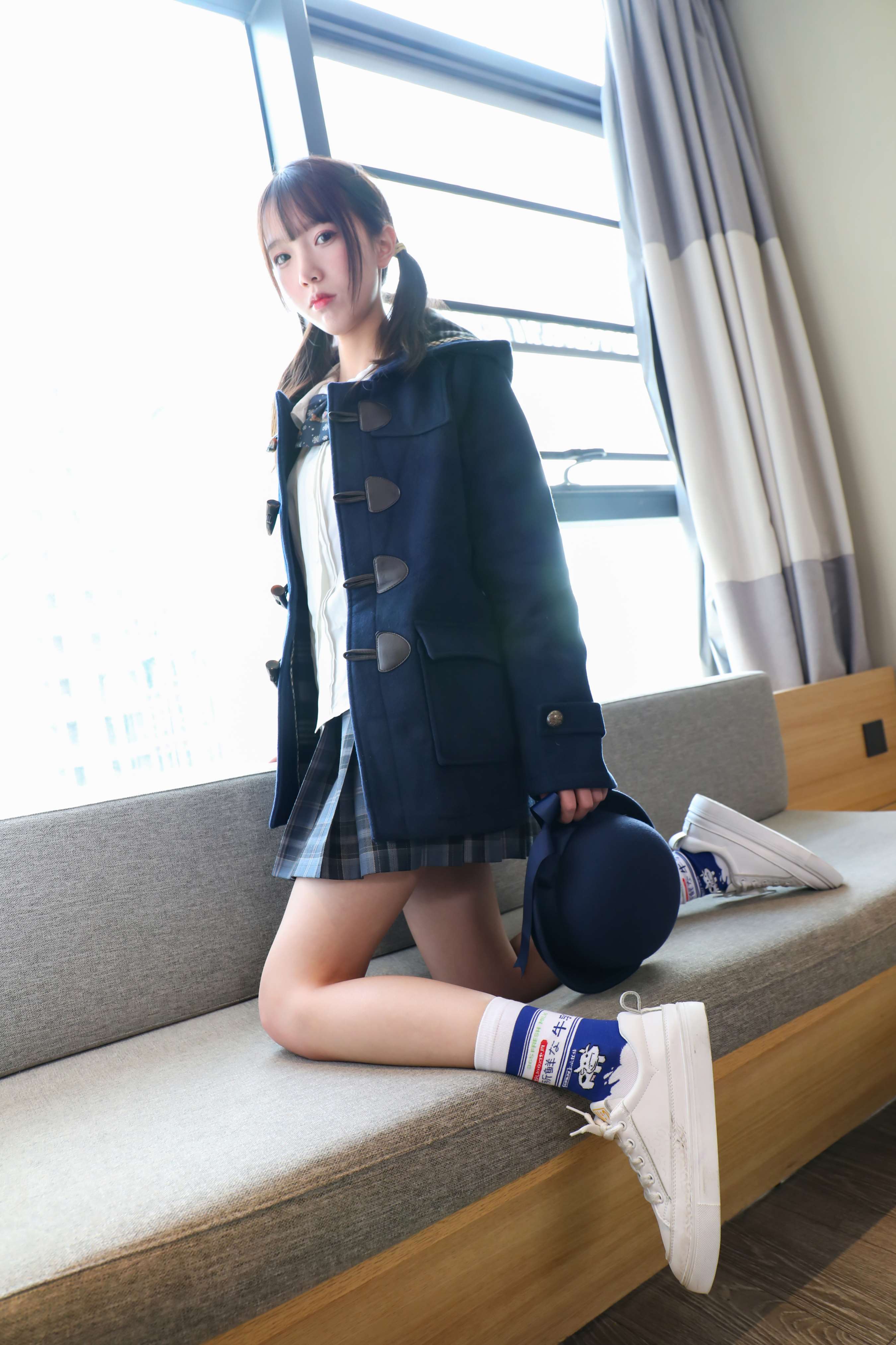 《樱子师妹板鞋棉袜裸足》作品图
