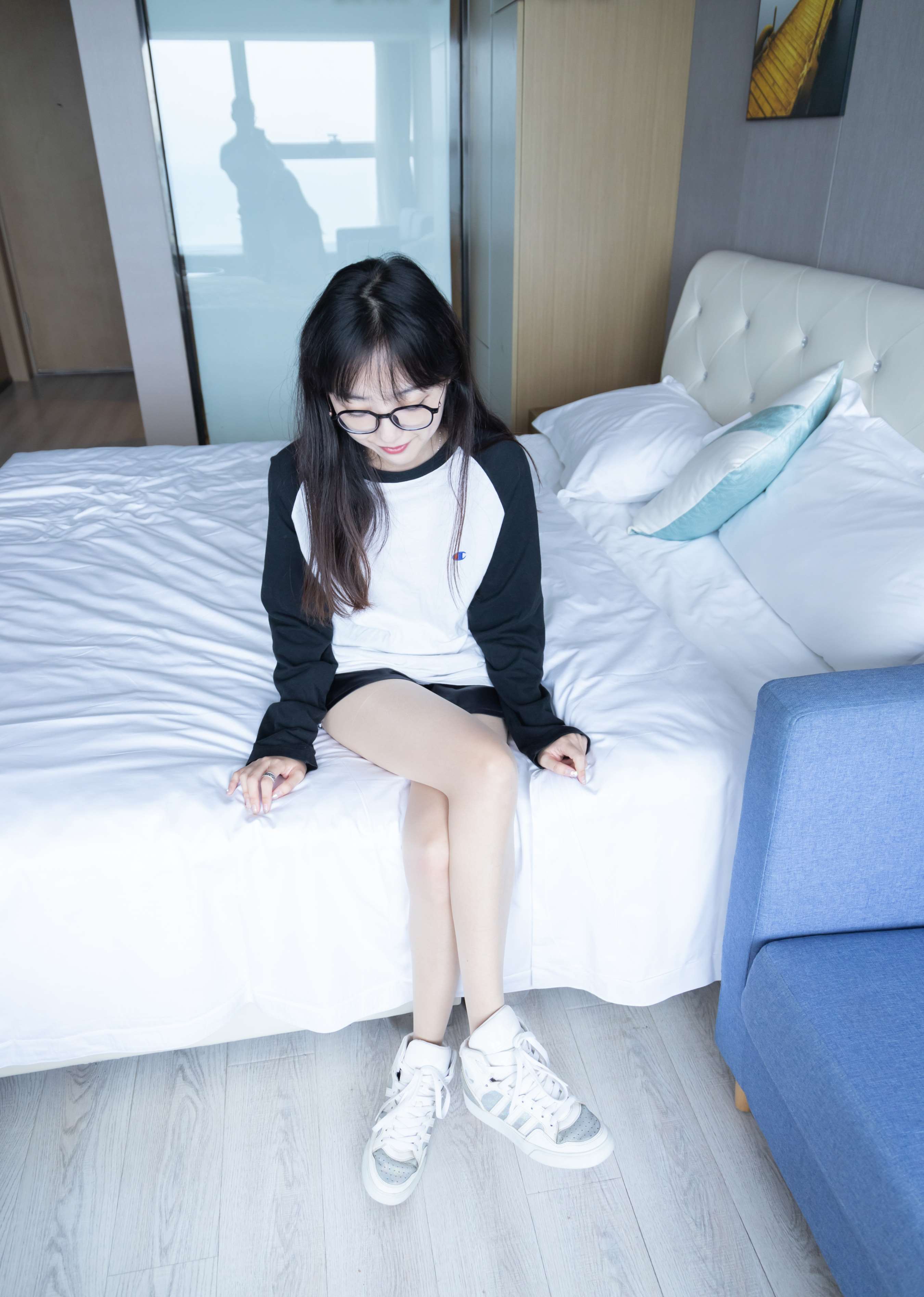 《小姐姐稚予阿迪板鞋の白色短棉袜套肉丝》作品图