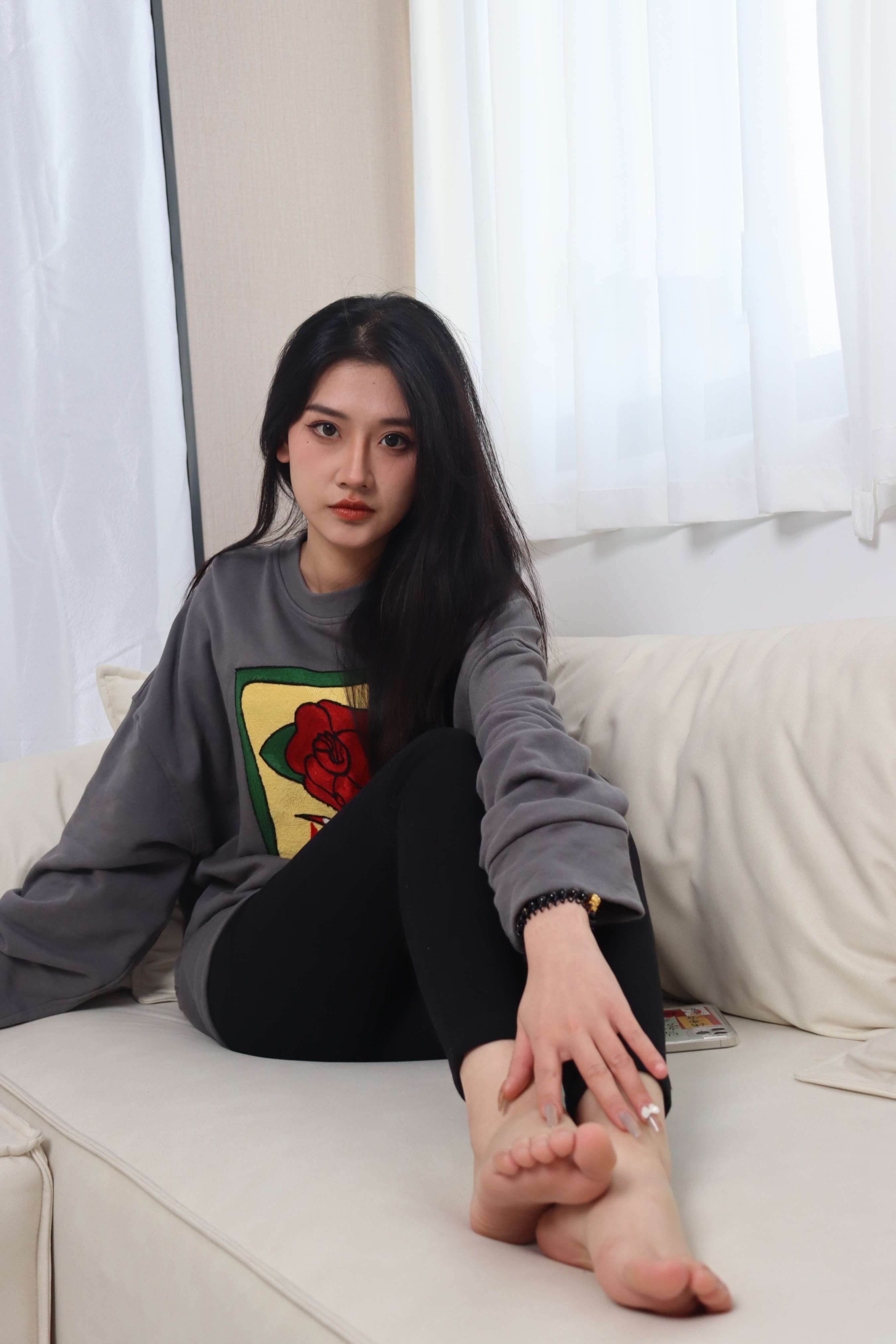 《Wendy沙发展嫩脚丫》作品图