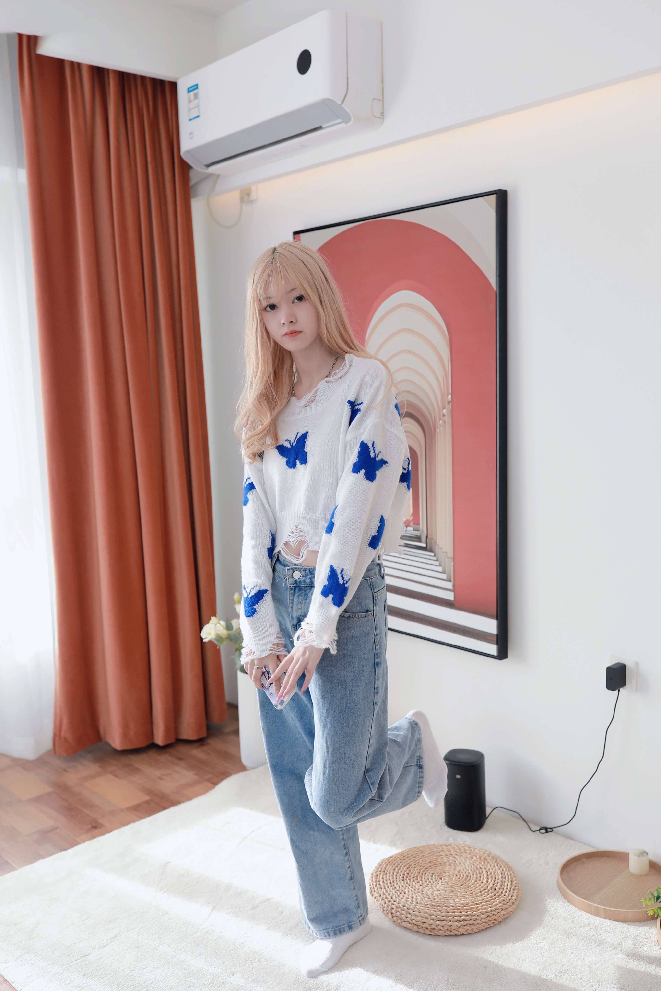 《小恩白棉袜裸足》作品图