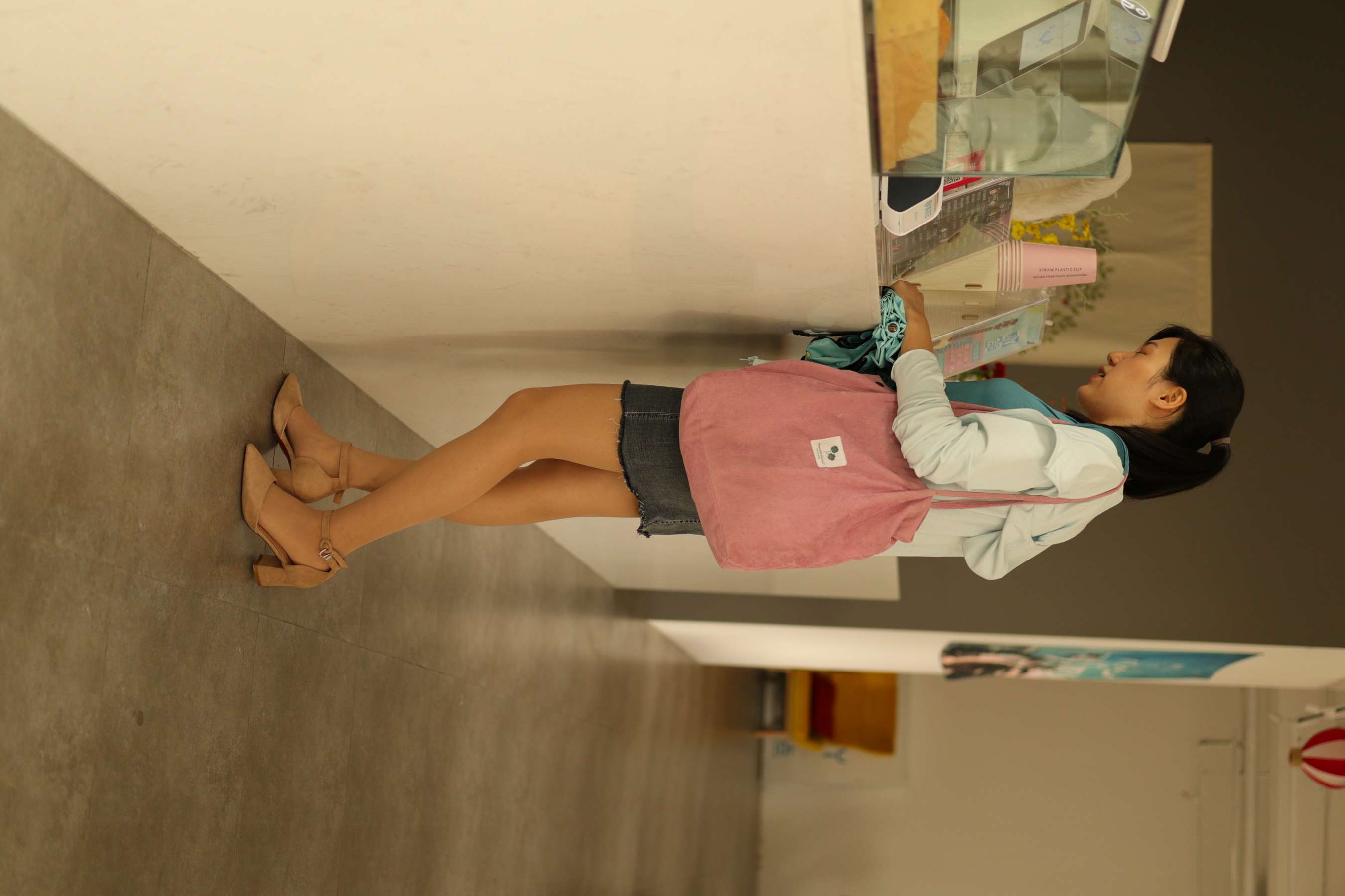 《师姐高跟亮丝足》作品图