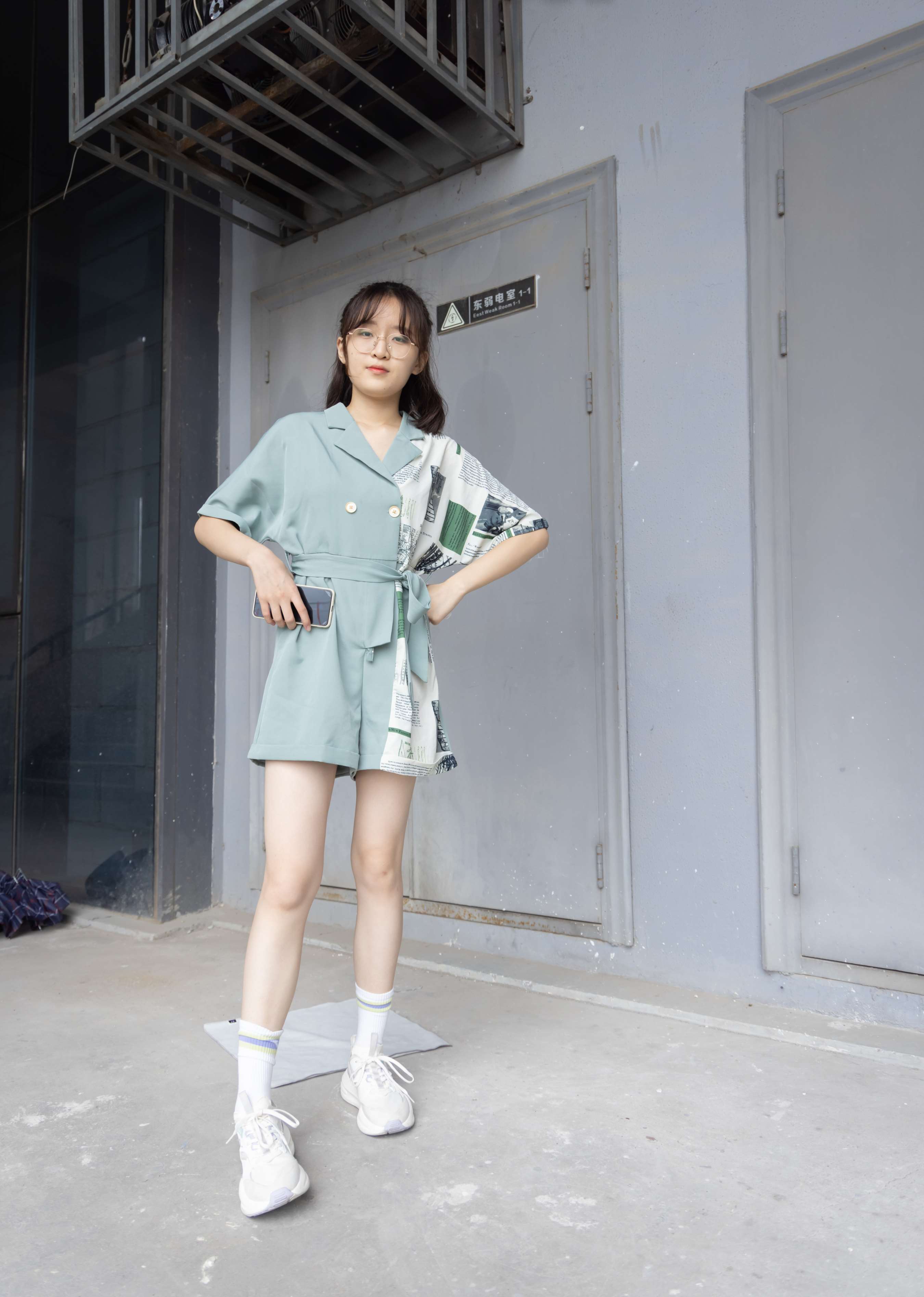 《熊熊师妹安踏运动鞋の白棉袜脚》作品图