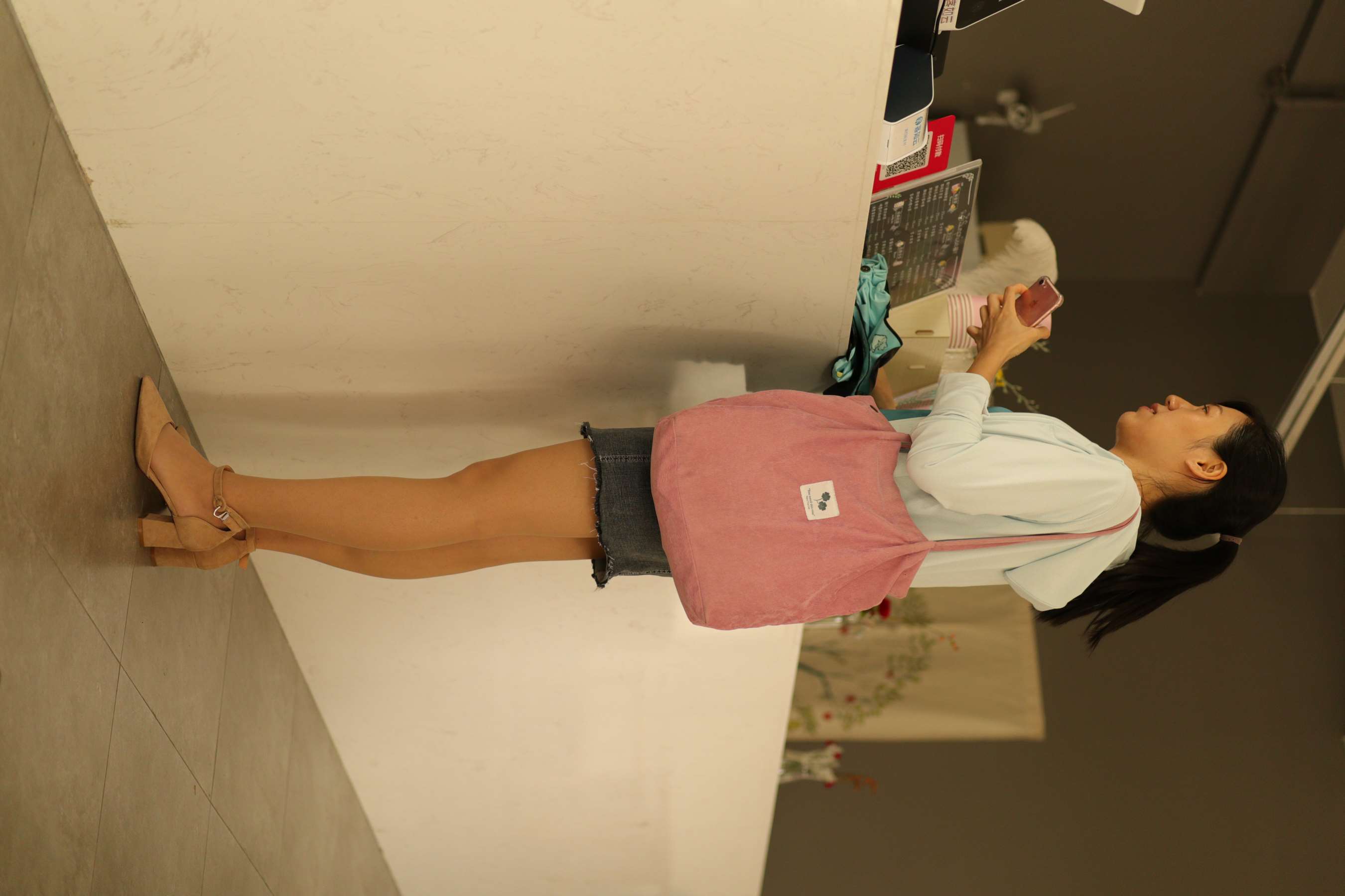 《师姐高跟亮丝足》作品图