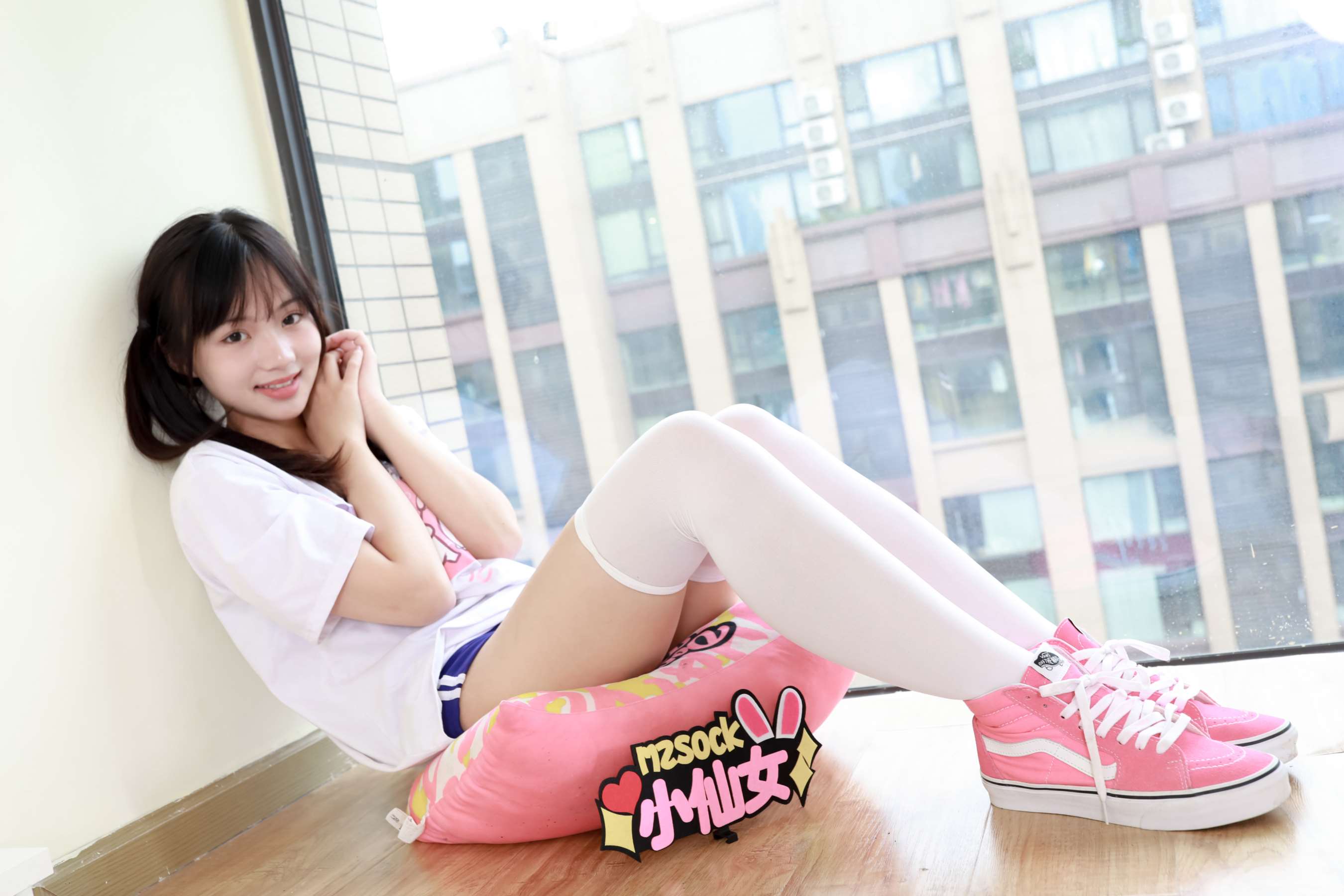 《小麦的脏白丝足》作品图