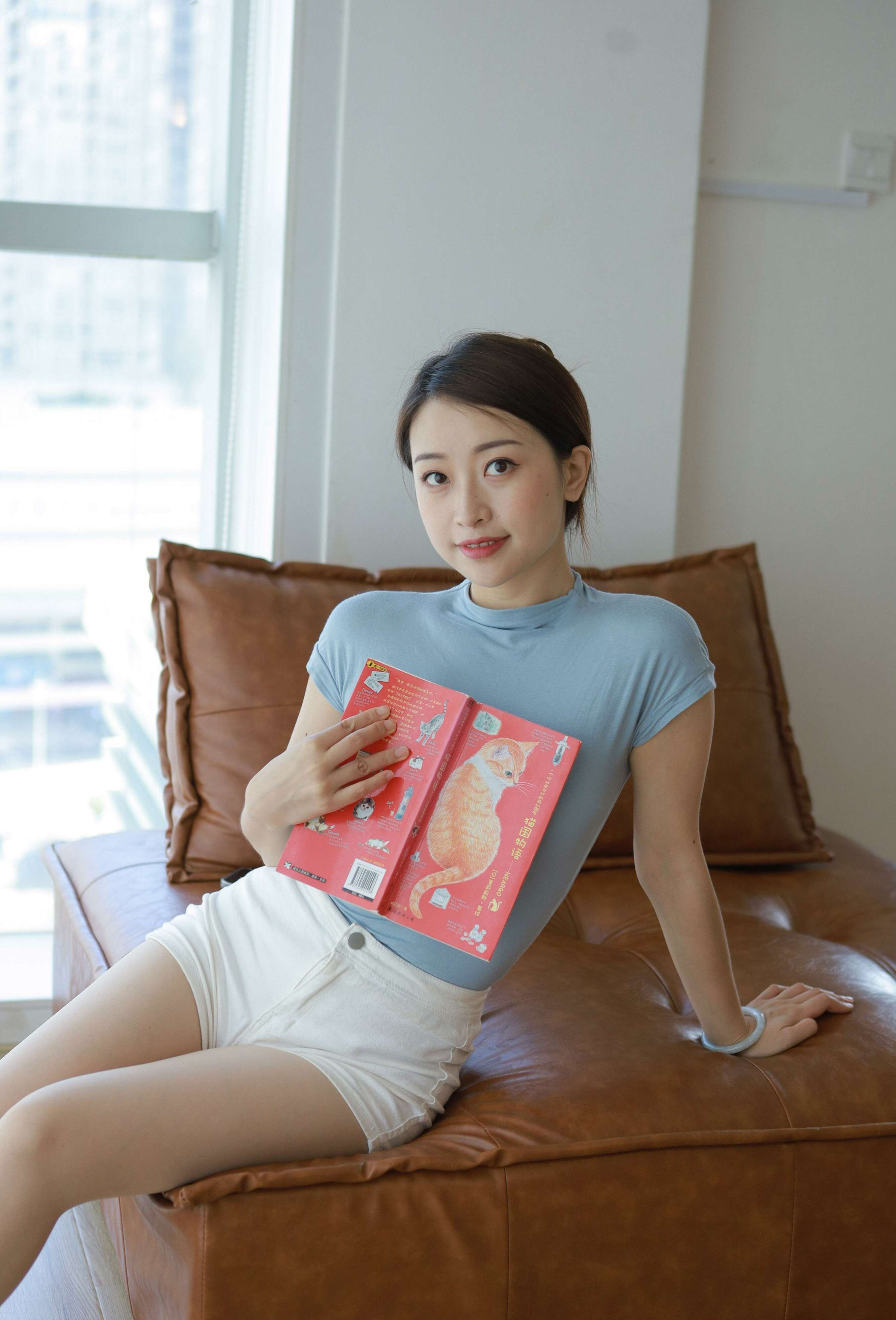 《小婕 蓝衣女神》作品图