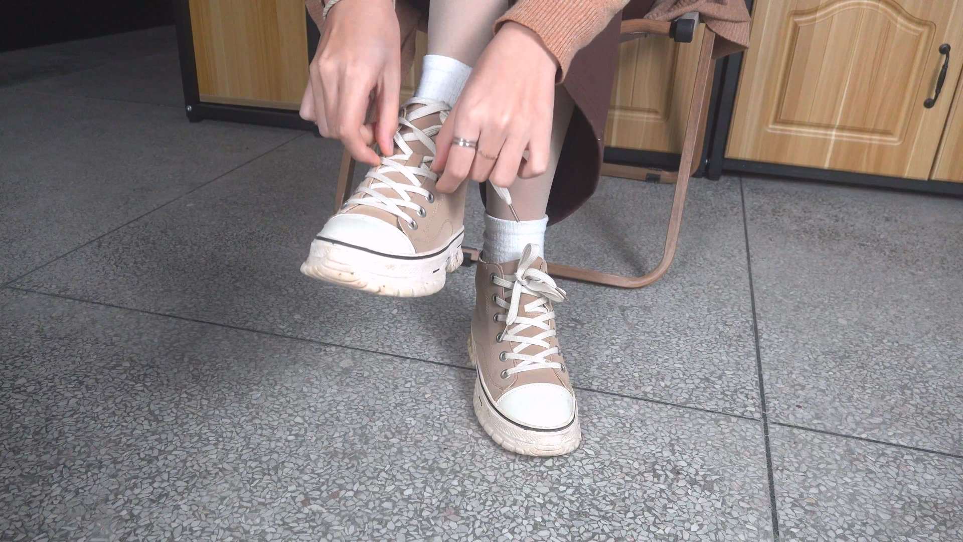 《思薇40码大脚丫，随意把玩抚摸》作品图