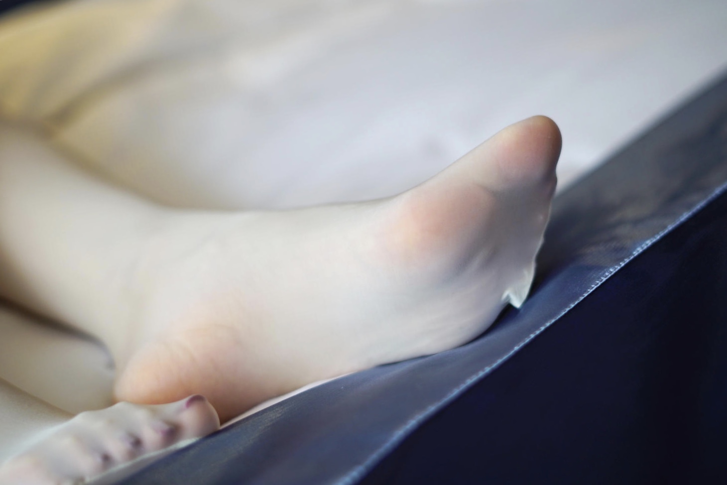 《蓝裙の丝足脚丫》作品图