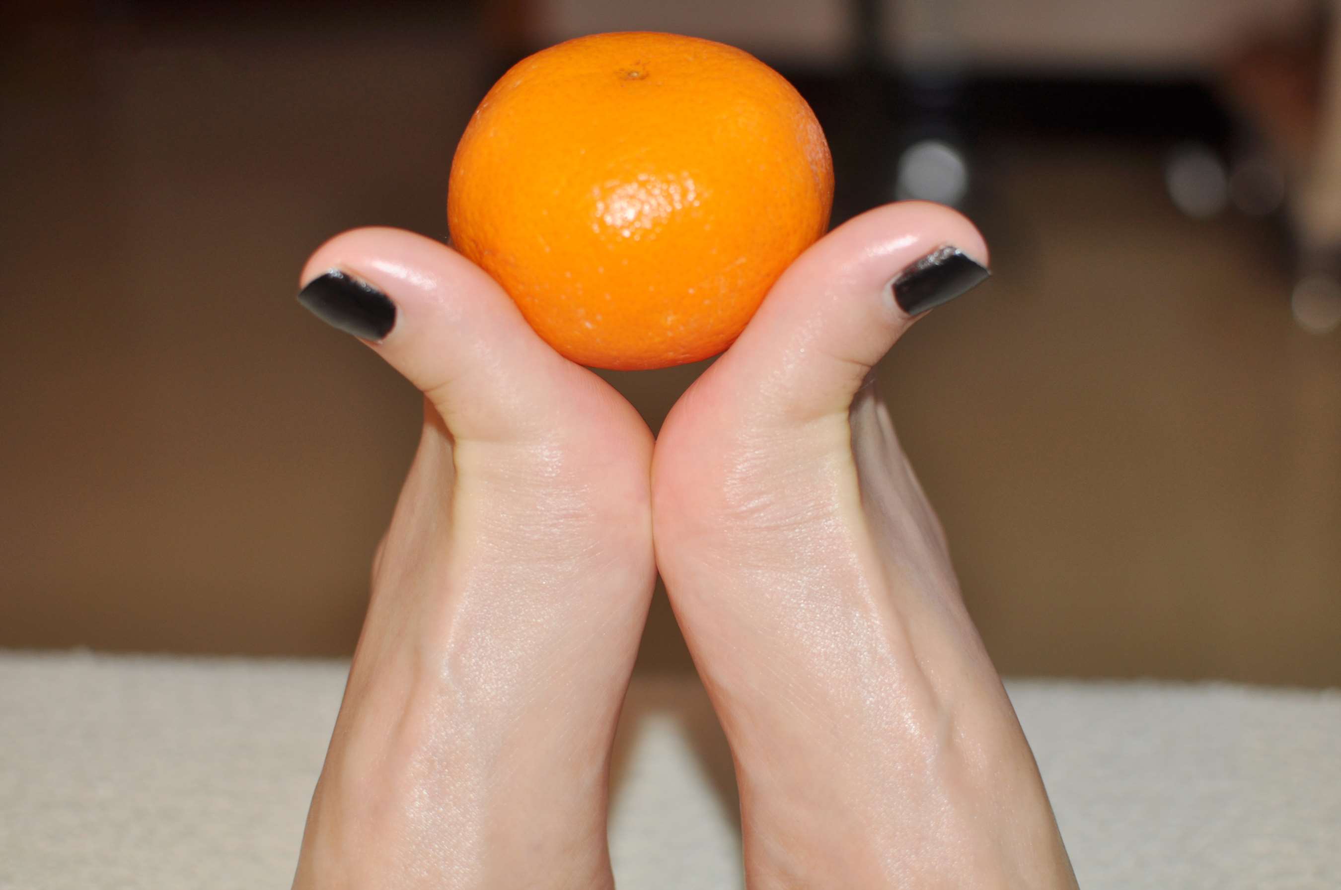 《少女嫩足の橘子》作品图