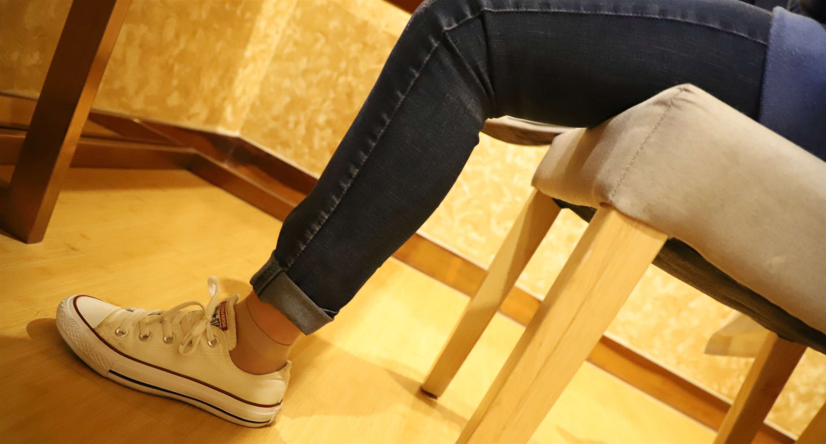 《大学生小罗38码脚》作品图