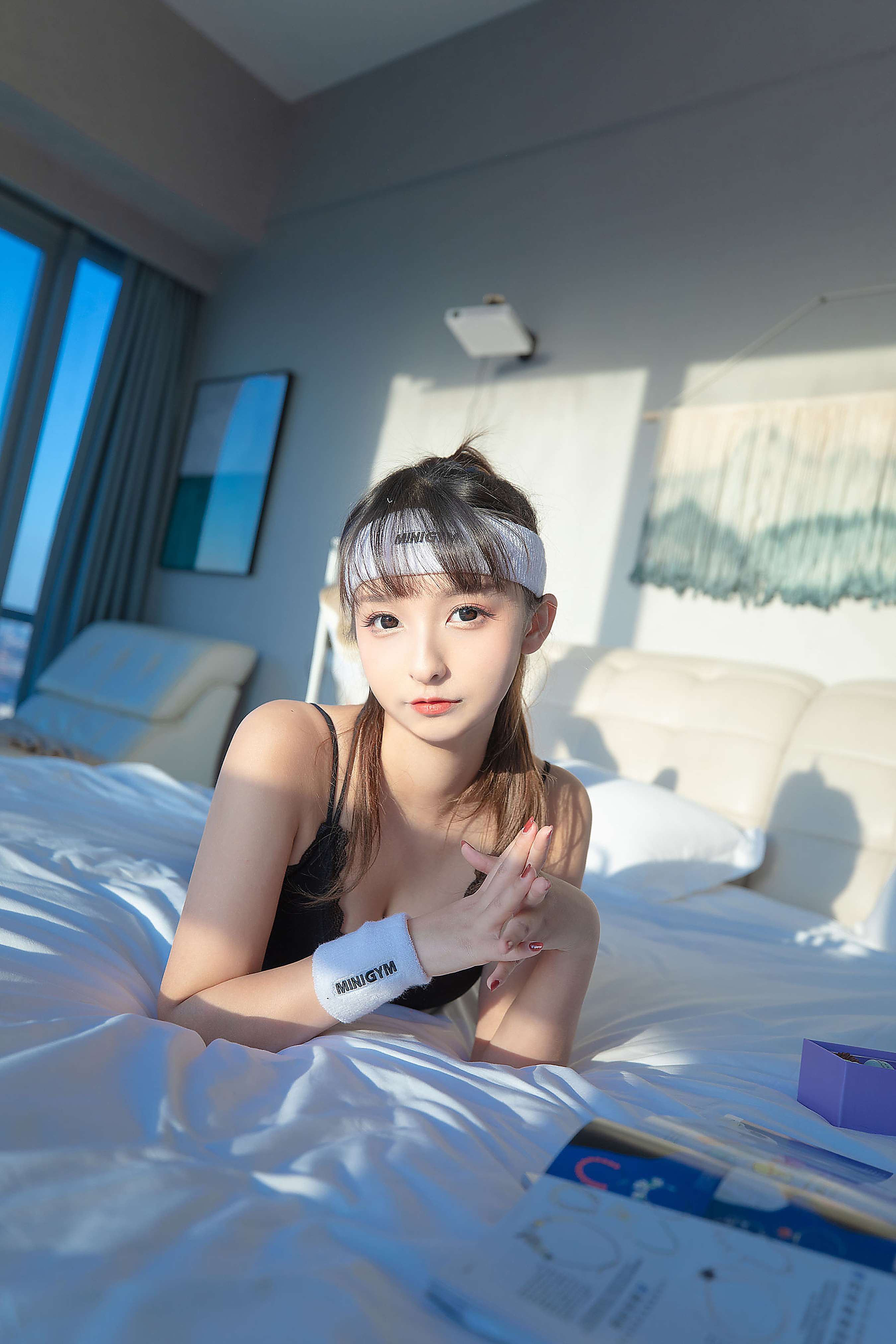 《少女三套服饰》作品图