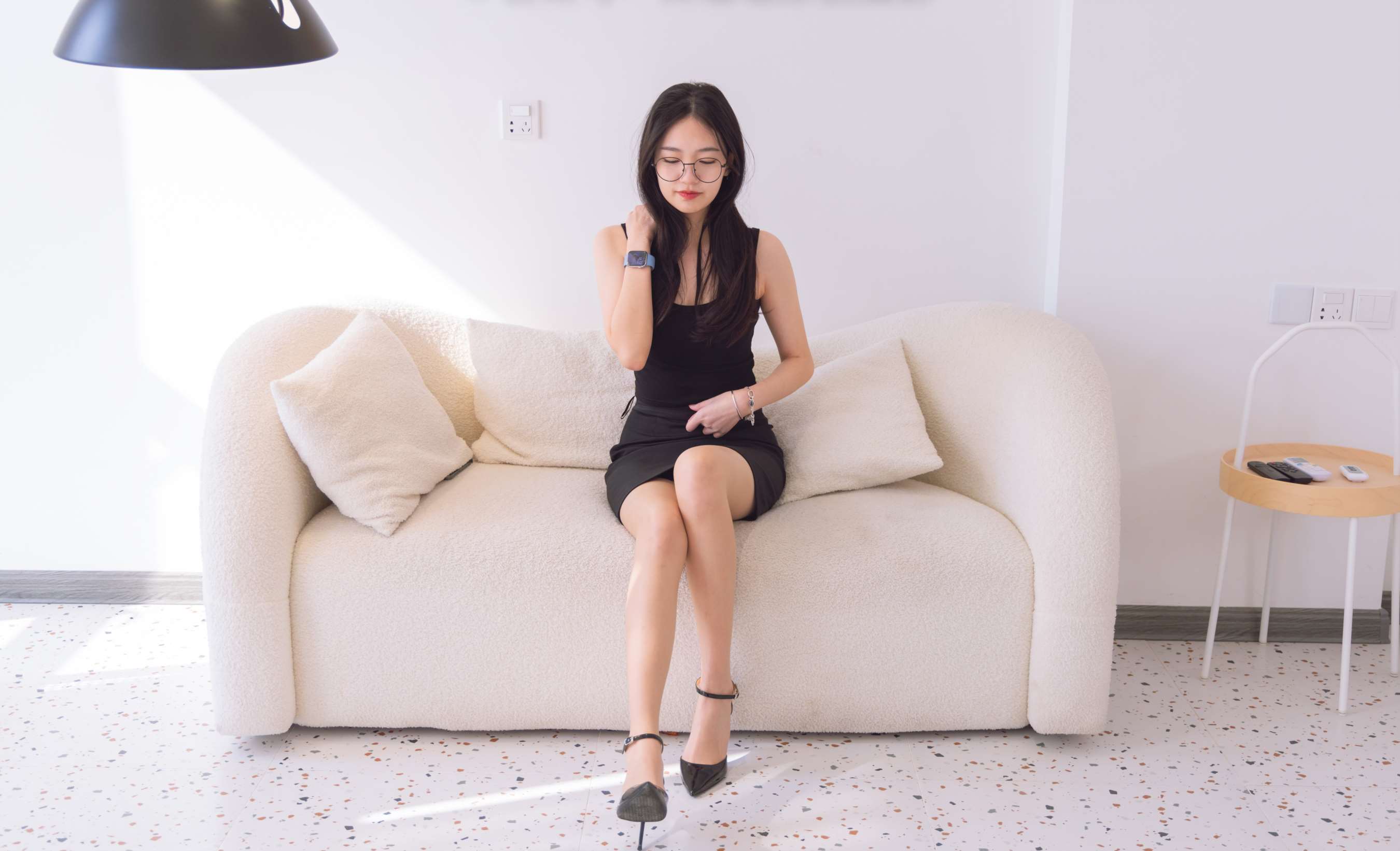 《小甜豆-高跟鞋の油亮肉丝脚丫》作品图