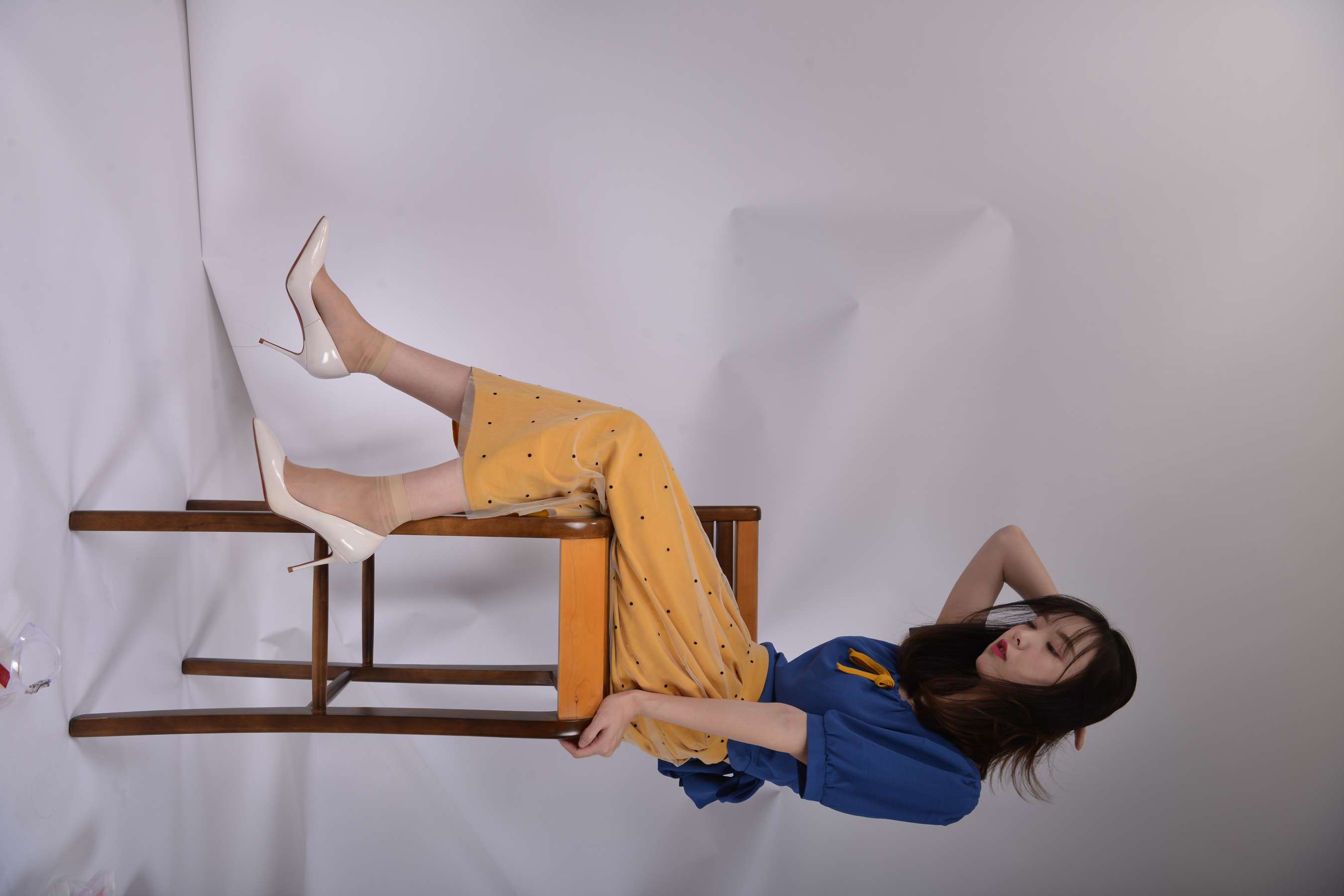 《纱裙の短丝脚丫》作品图