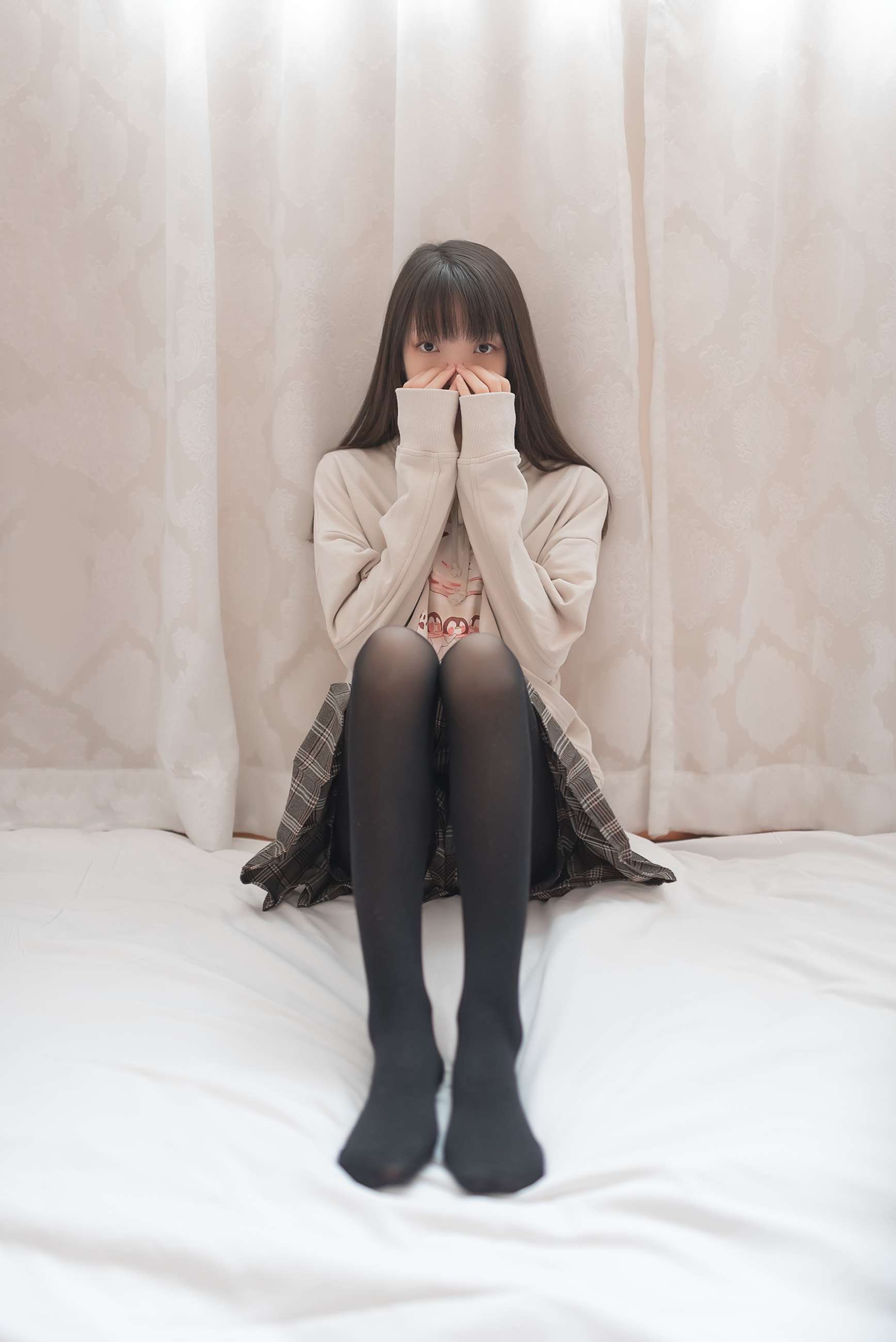 《百褶裙の黑色脚丫》作品图