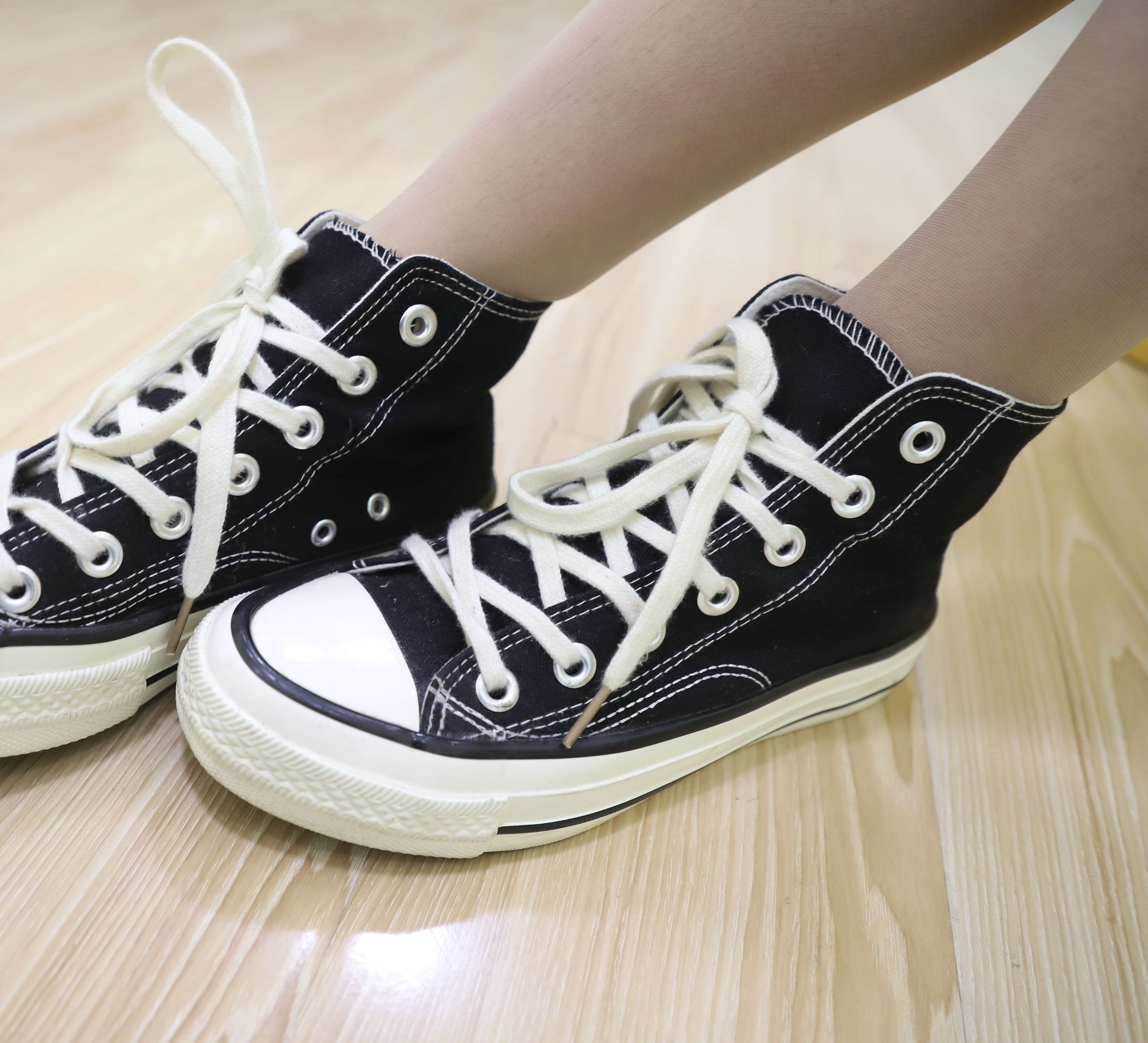 《高帮帆布鞋の丝足脚丫》作品图