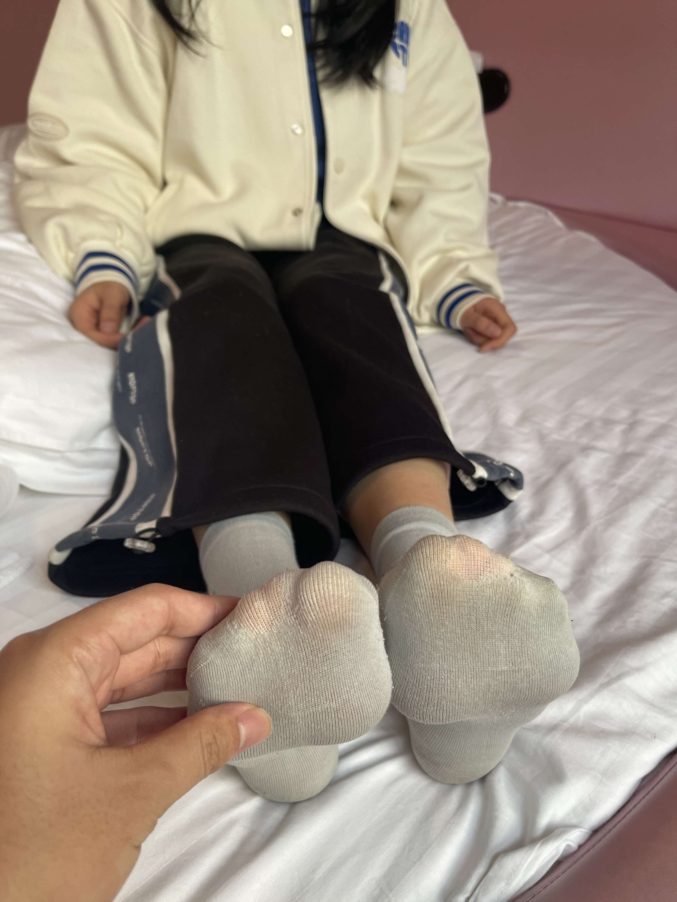 《少女的棉袜脚丫》作品图