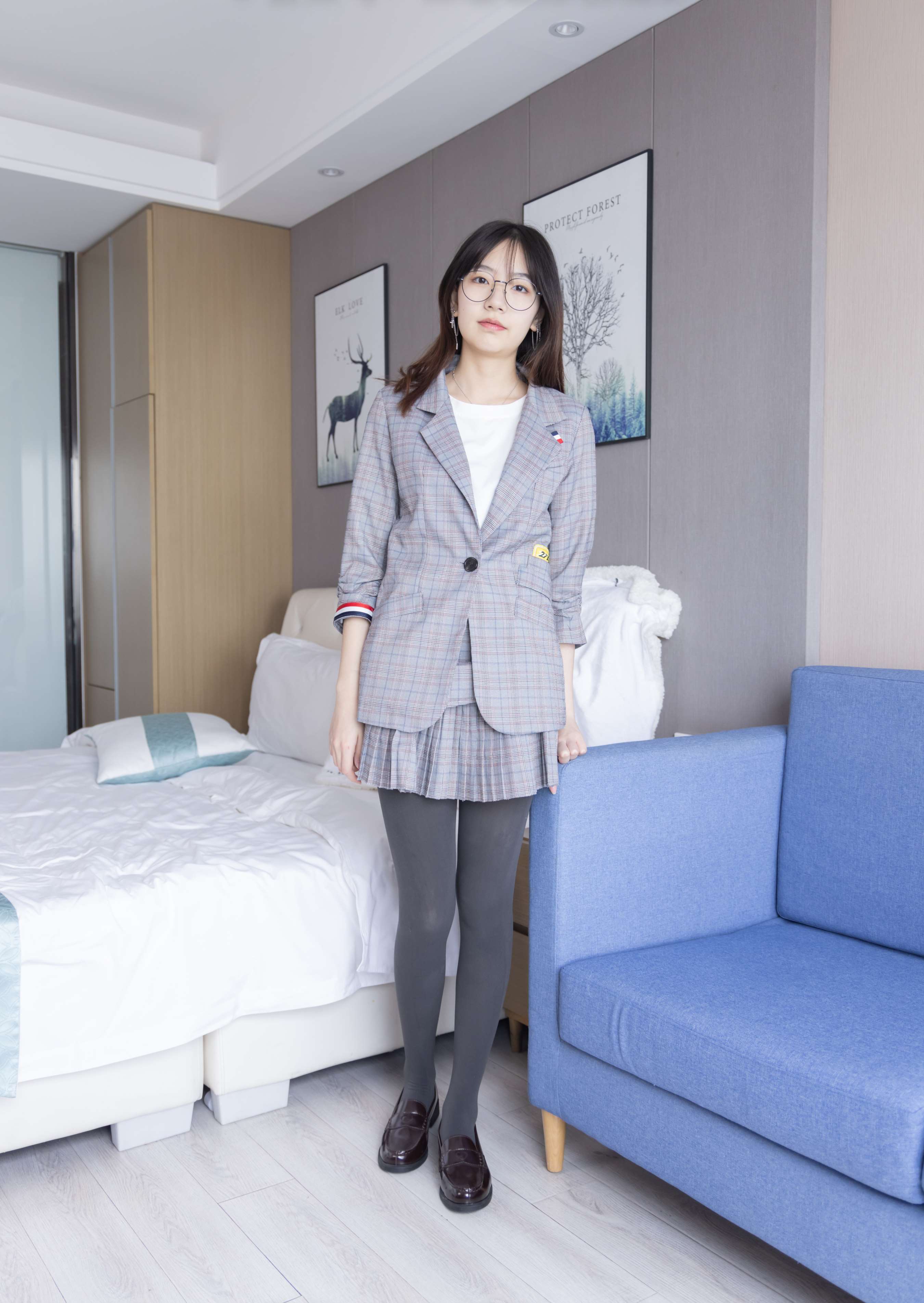 《小甜豆-皮鞋、厚灰丝、ol装》作品图