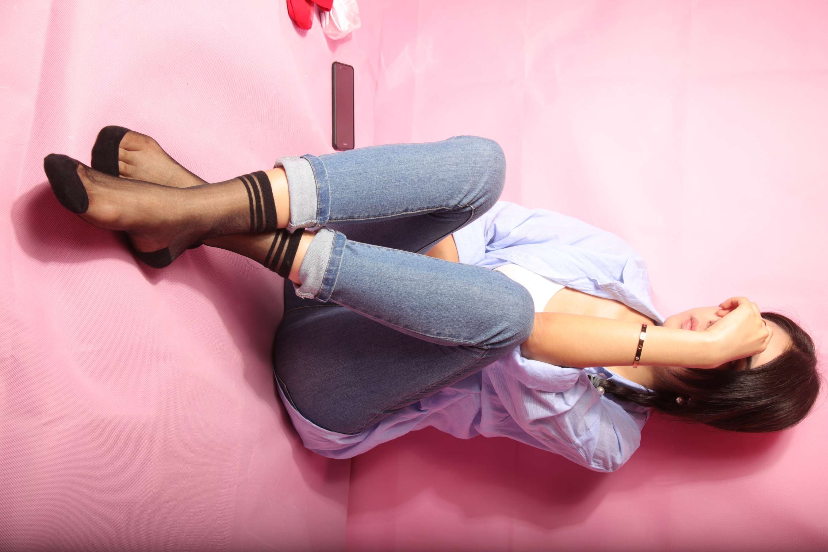 《萱萱少女穿黑冰丝38码脚丫》作品图