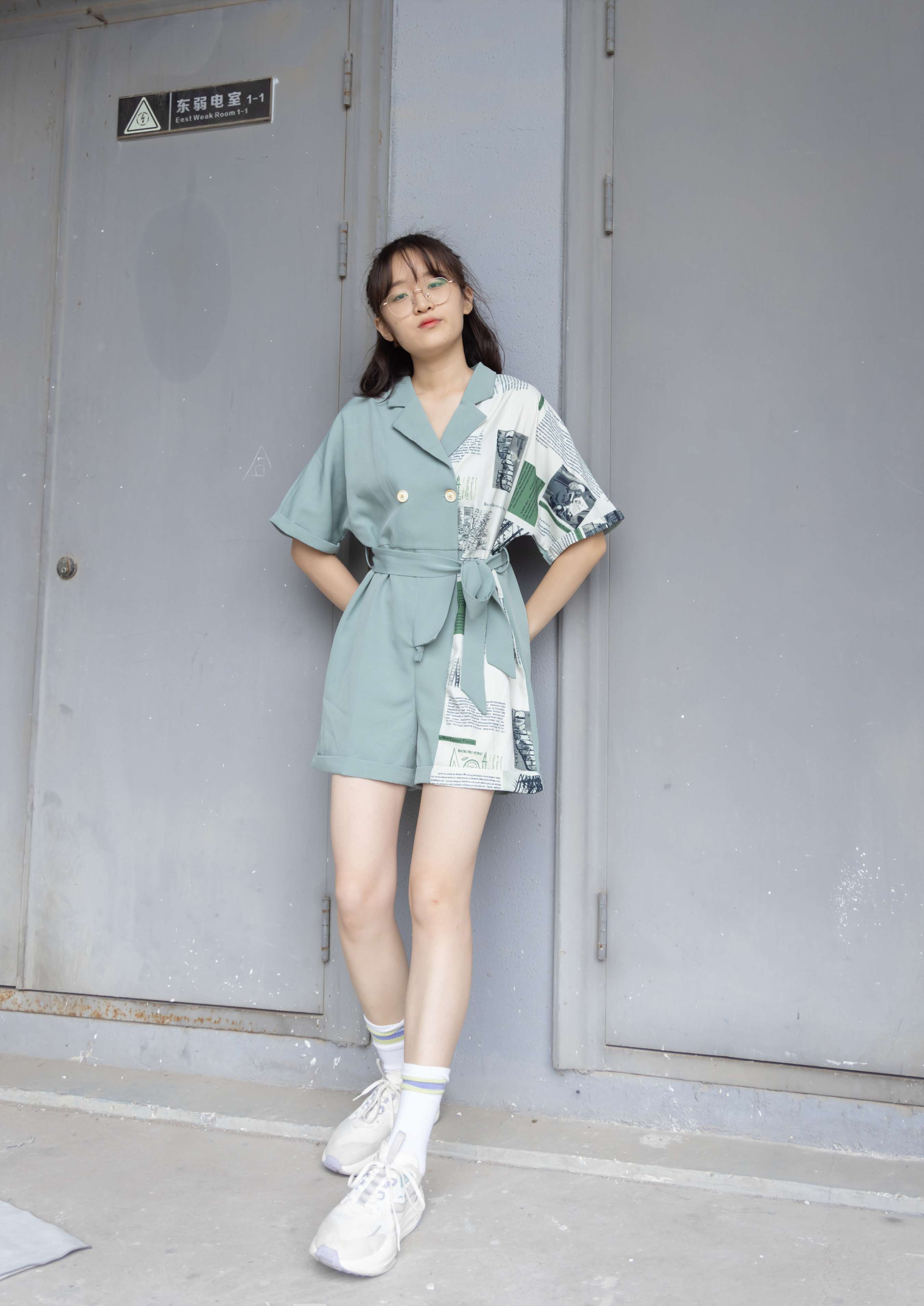 《熊熊师妹安踏运动鞋の白棉袜脚》作品图