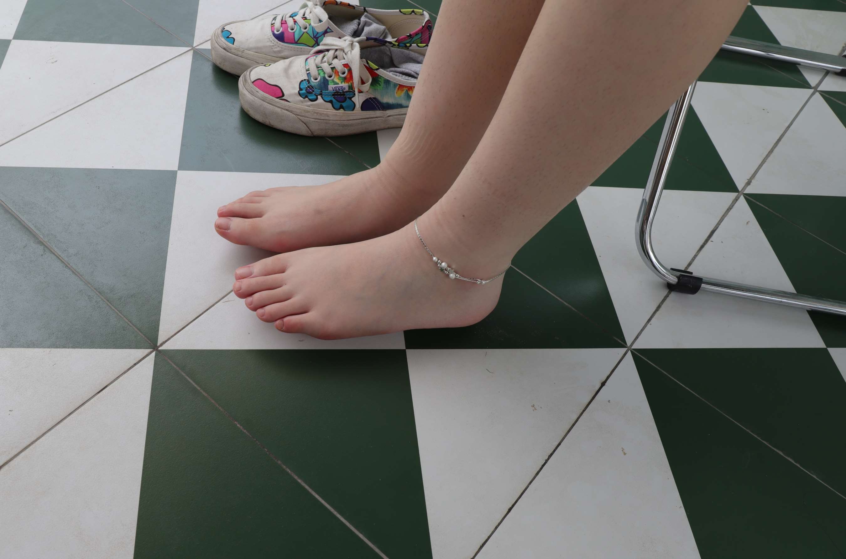 《两位准大学生的嫩白脚丫》作品图