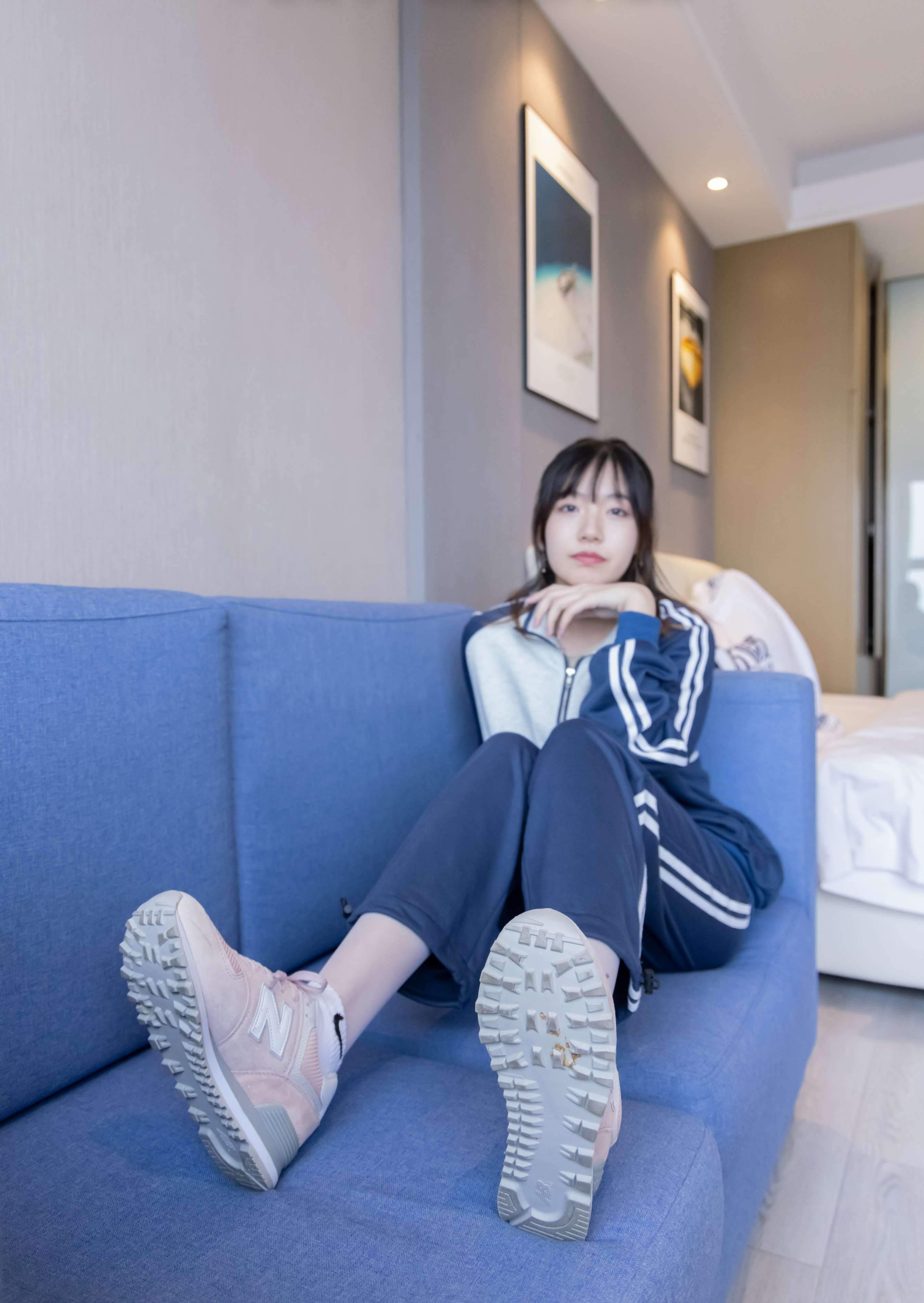 《小甜豆-运动鞋、白棉袜、白丝》作品图