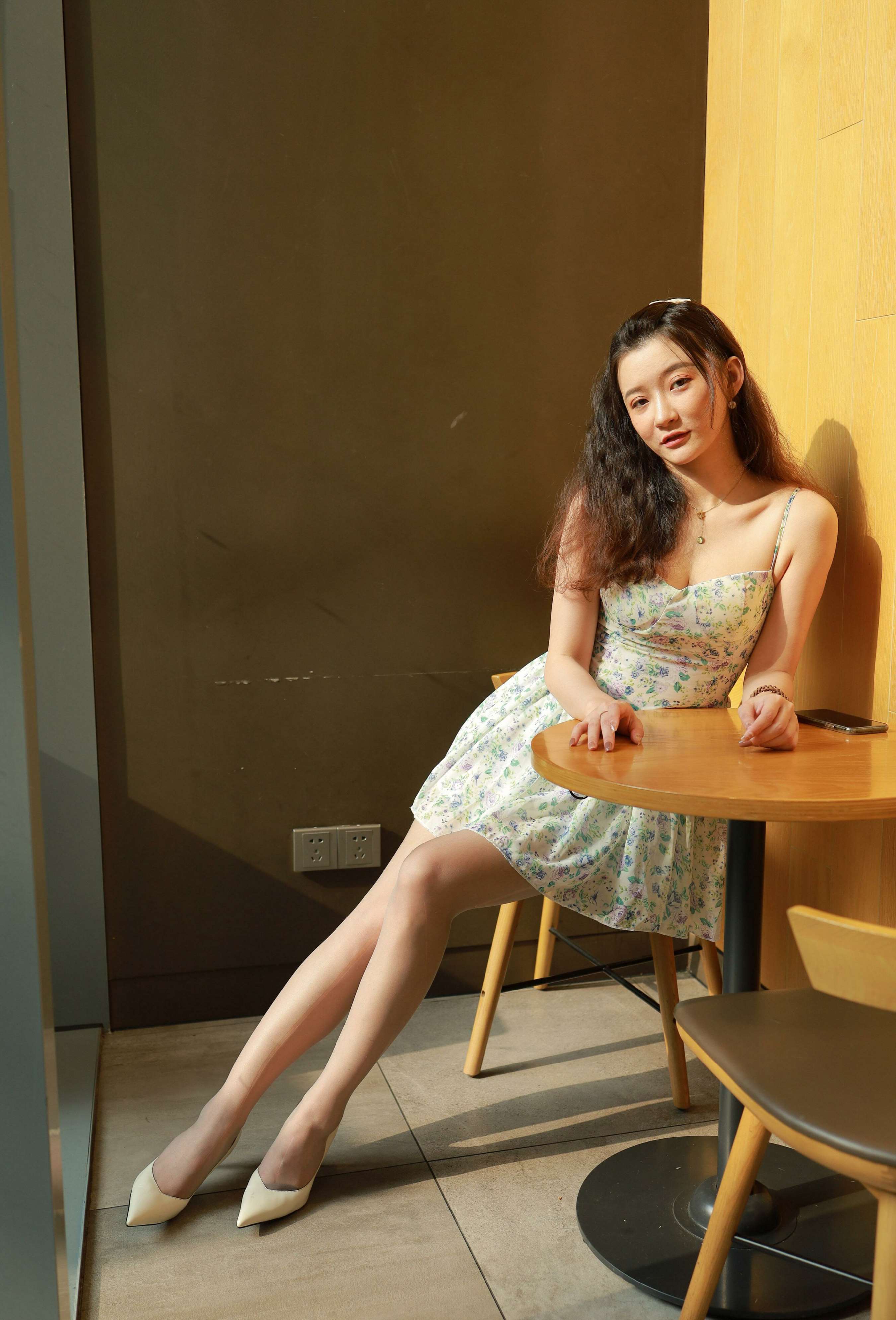 《秋秋《下午奶茶》》作品图