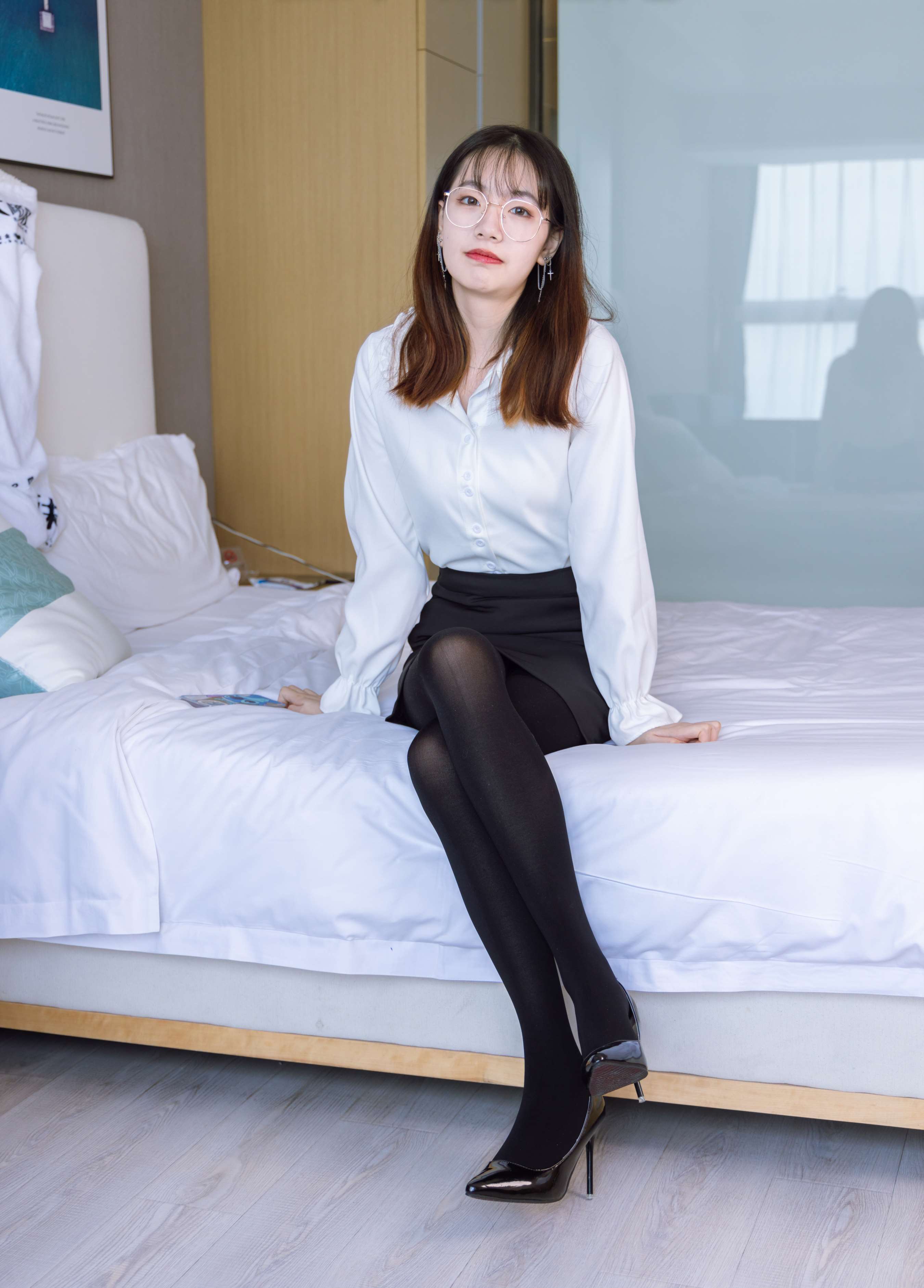 《小甜豆高跟鞋の厚黑丝》作品图