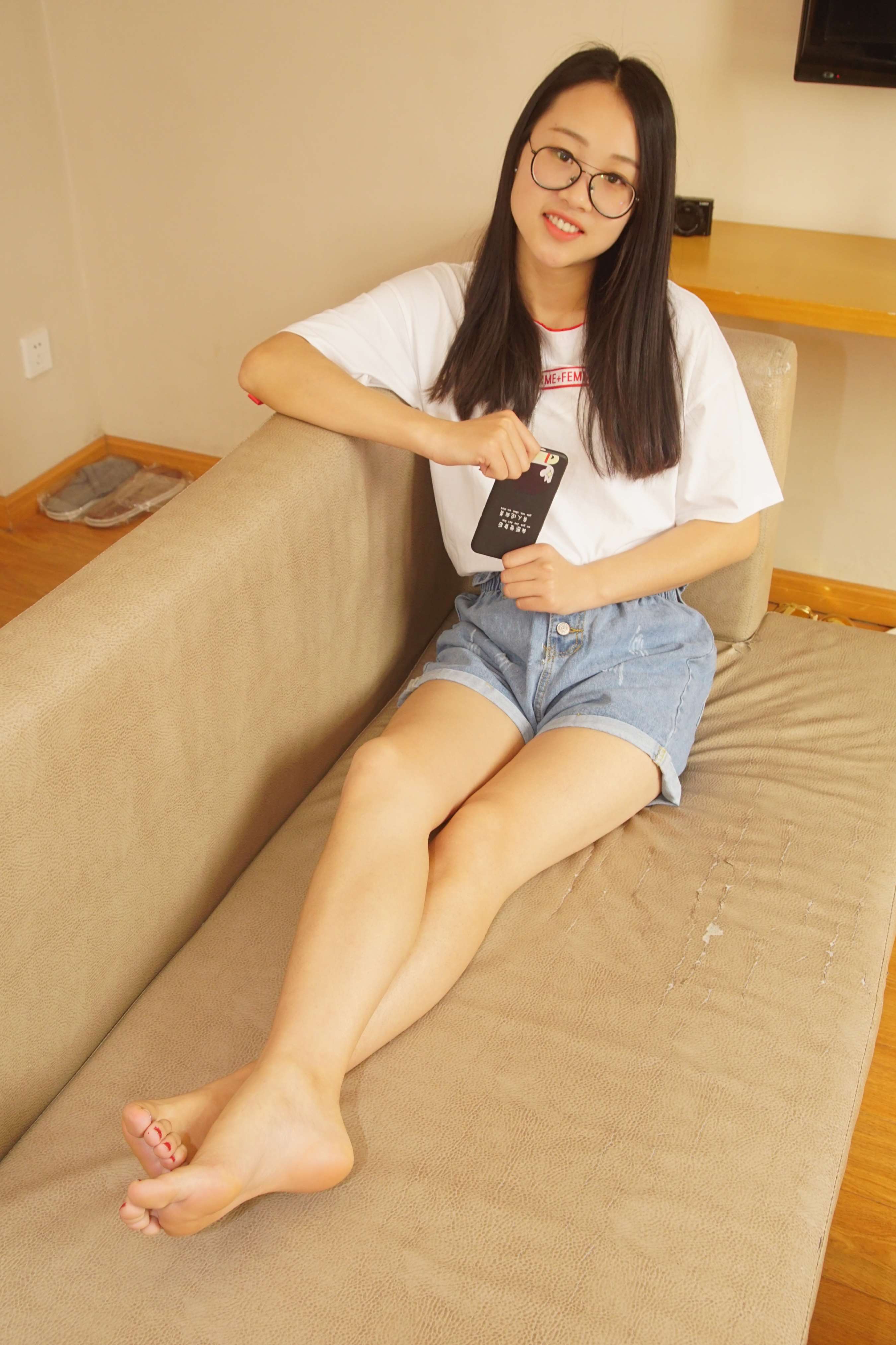 《清纯可爱的眼镜学妹》作品图