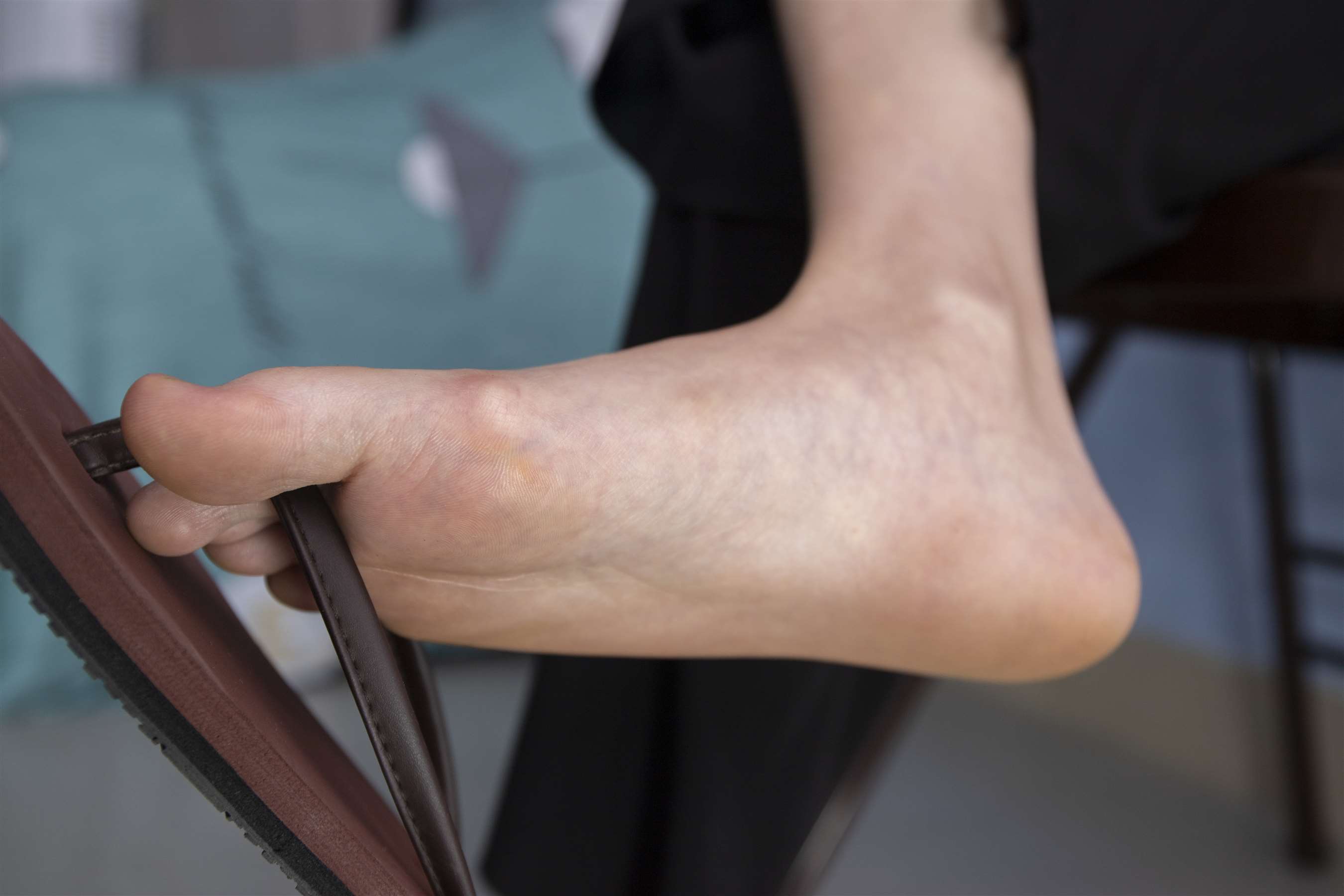 《诗敏骨感脚丫人字拖，挑鞋玩鞋！【套图+4K视频】》作品图