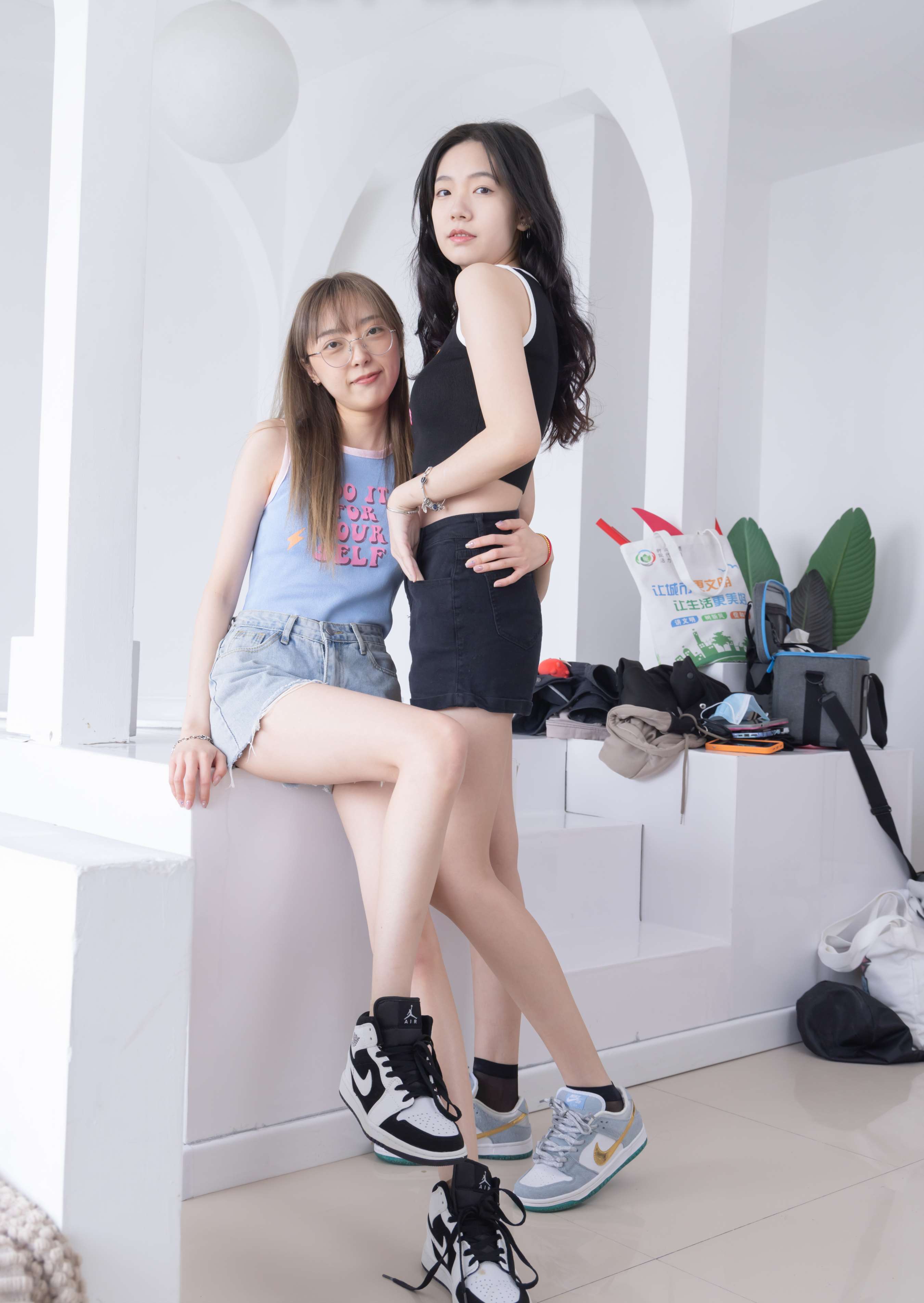 《小甜豆稚予-板鞋短丝の裸足》作品图