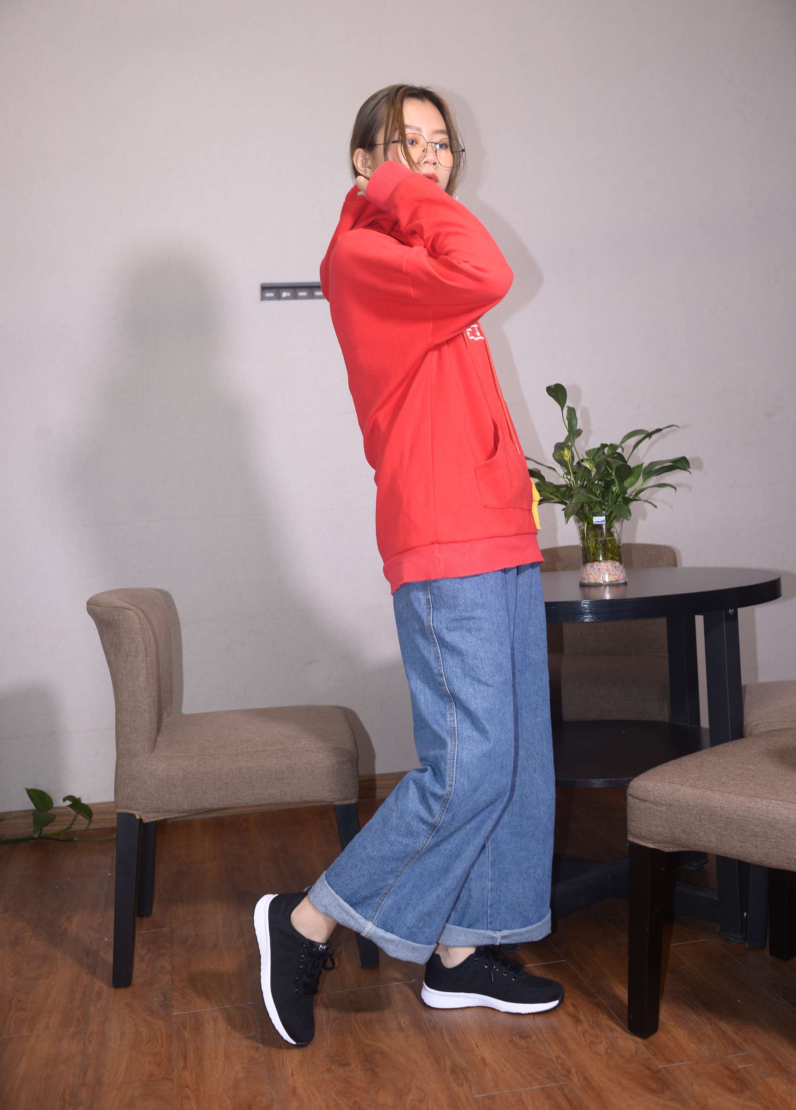 《彤彤小姐姐 春光浓似酒》作品图