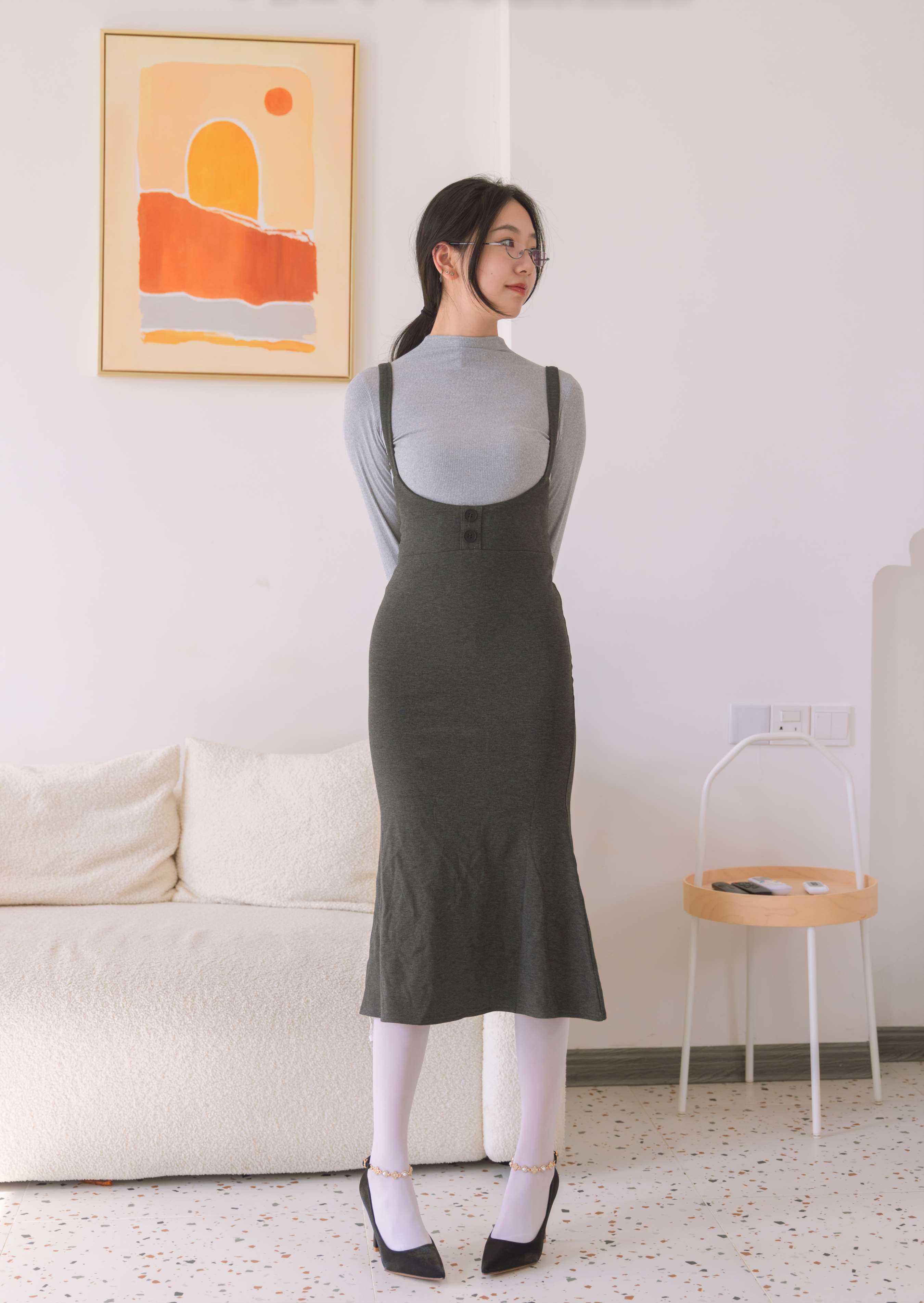 《小甜豆-高跟鞋、厚白丝》作品图