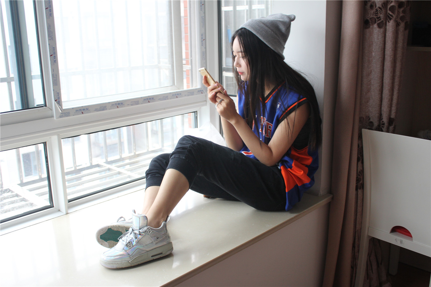 《阳台上的白袜》作品图