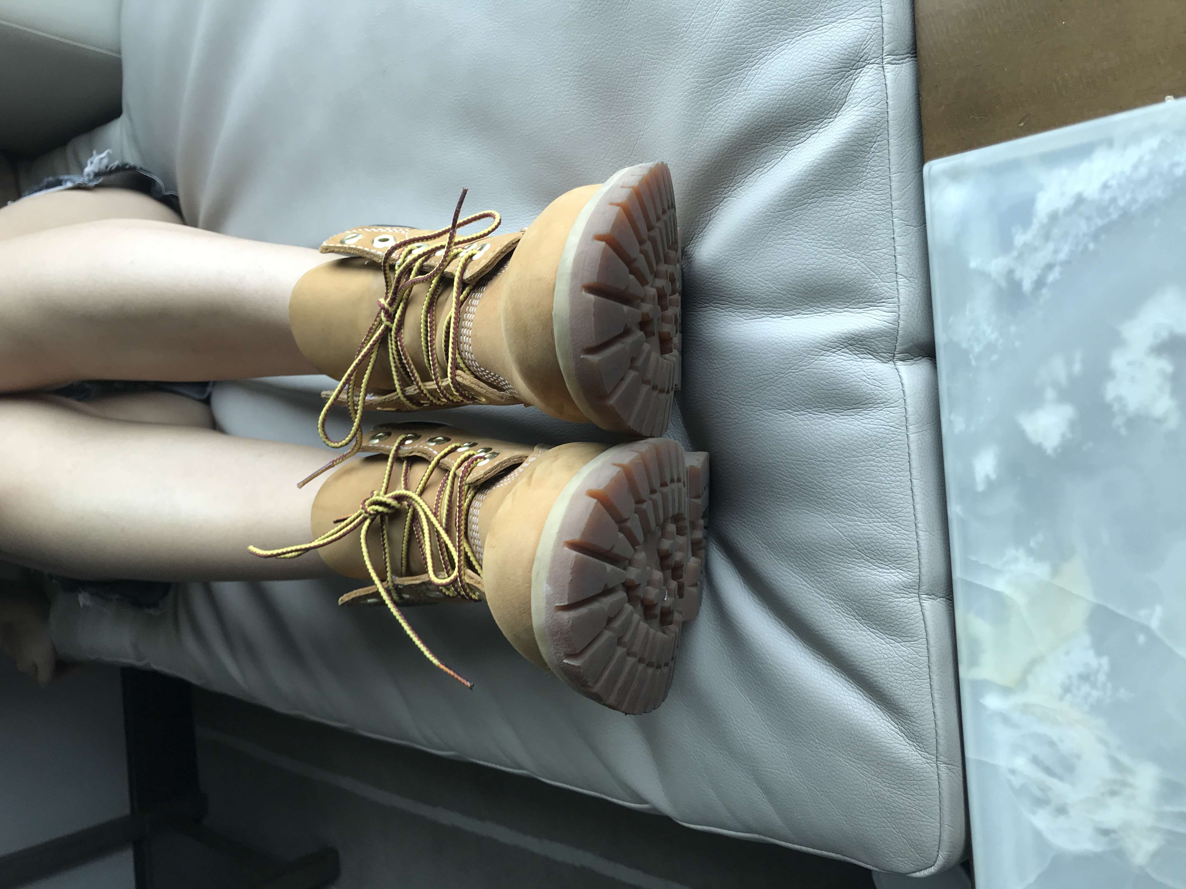 《嫩足玩物》作品图