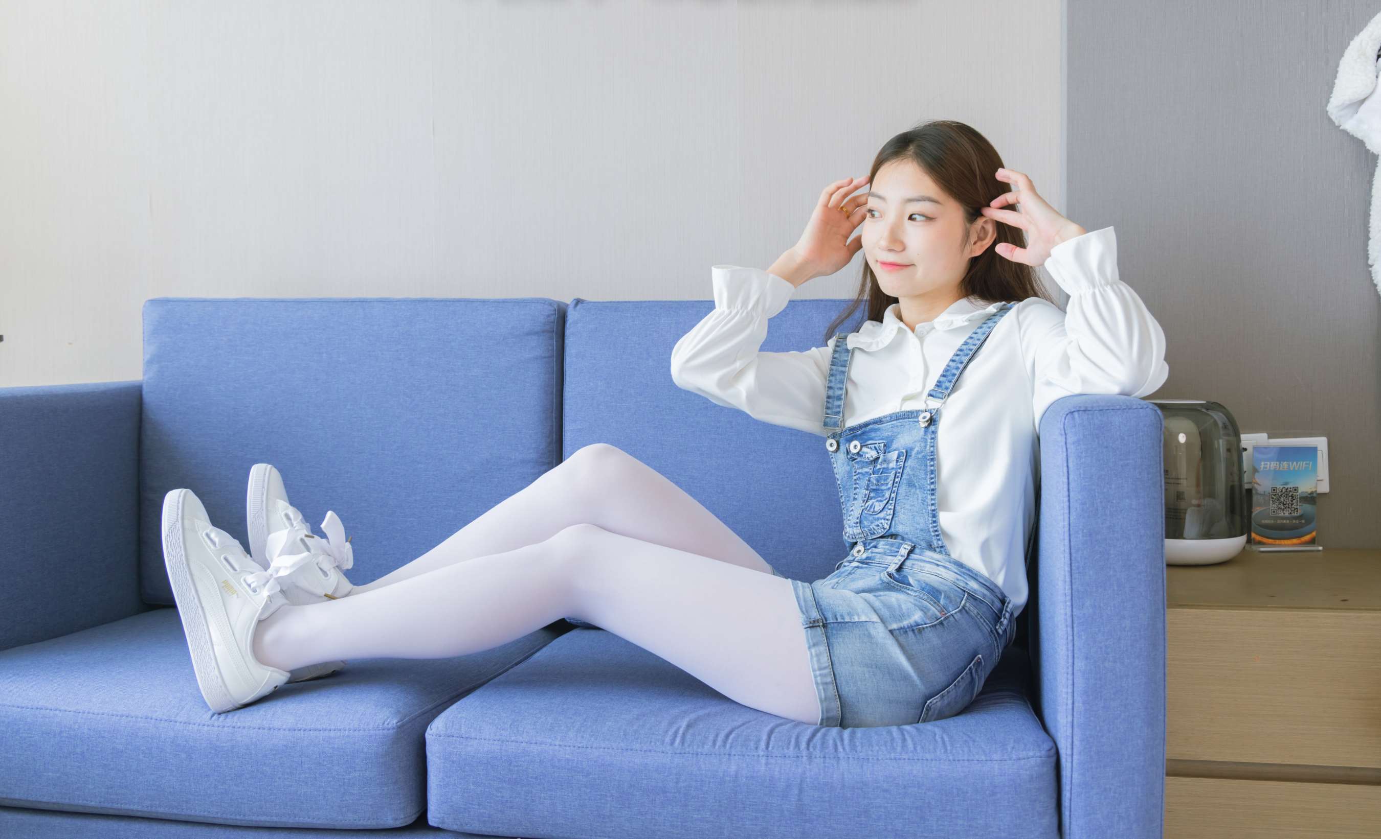 《小沫-板鞋の厚白丝》作品图