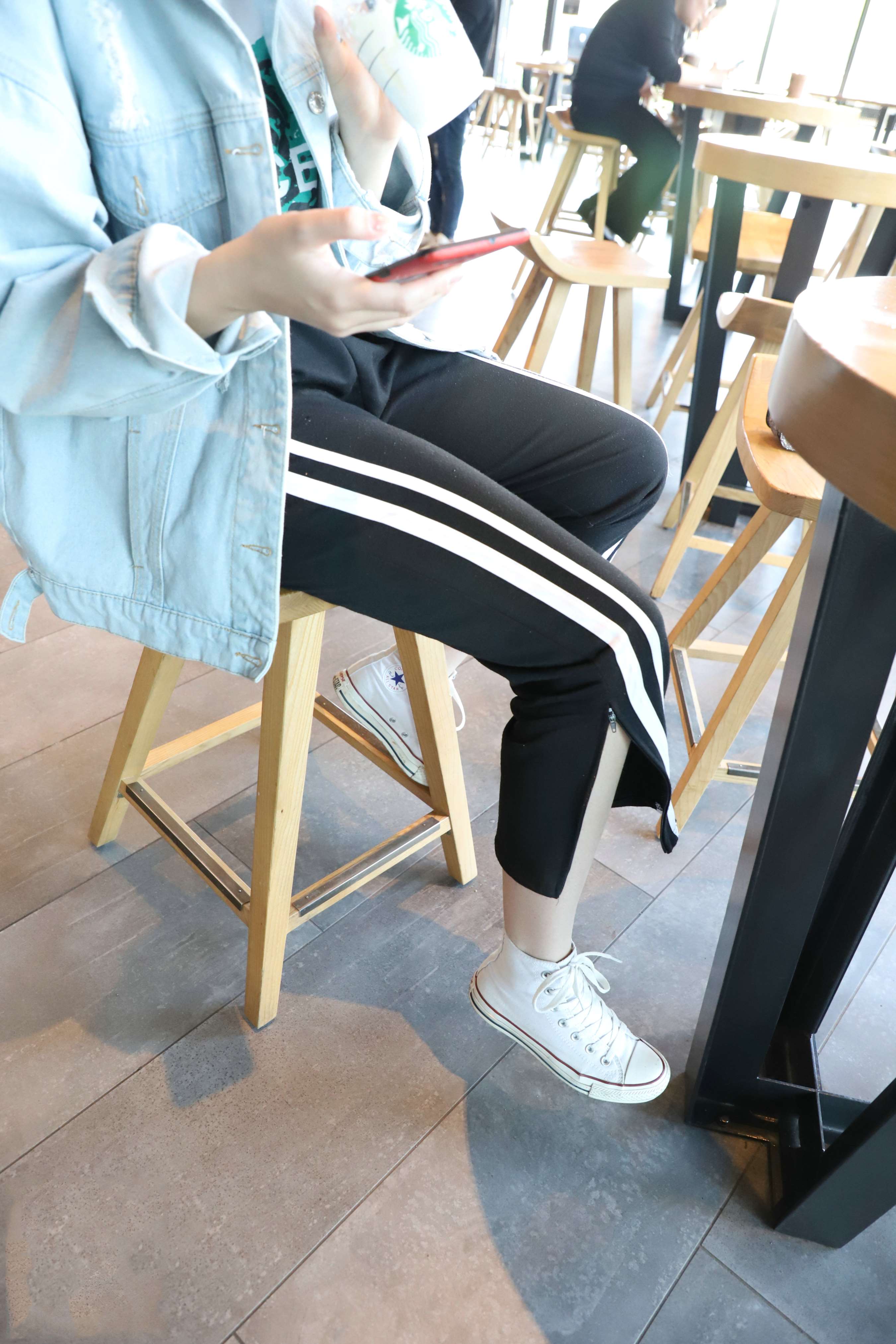 《师妹白脏棉袜脚》作品图