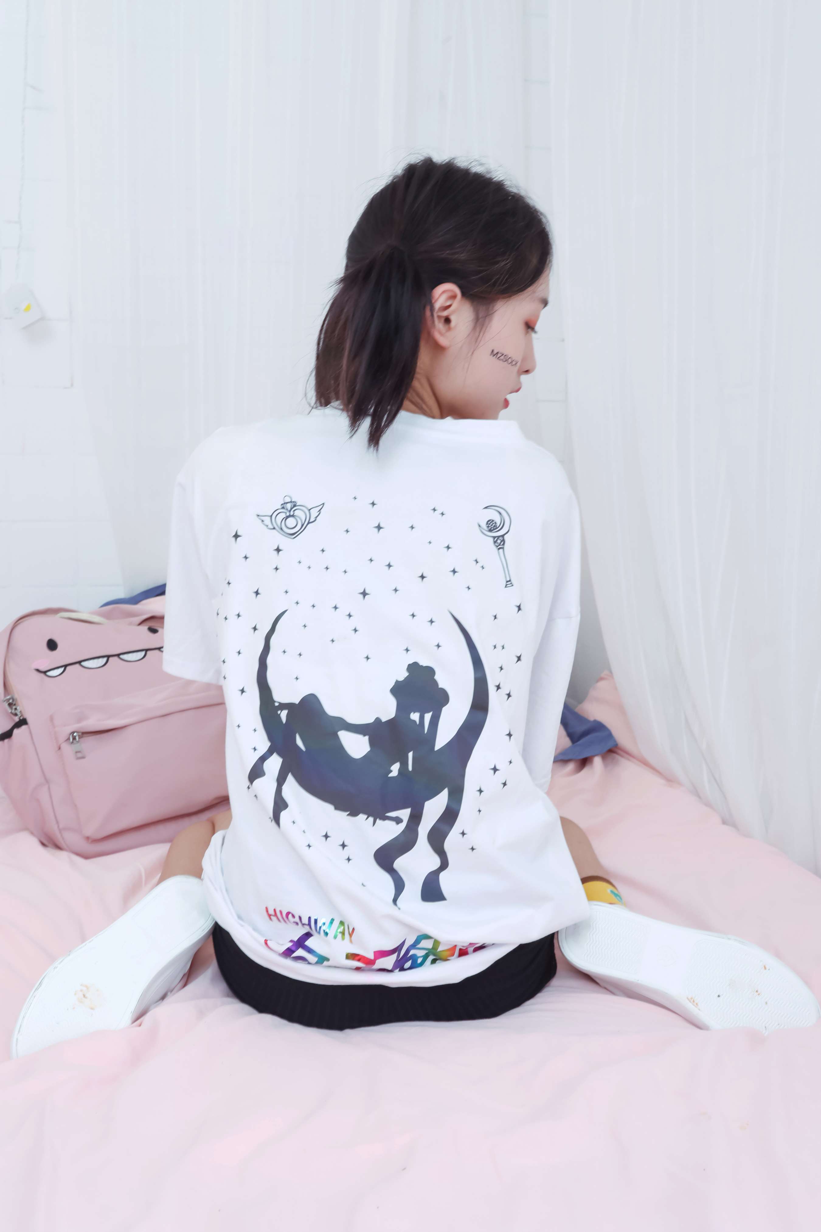 《茜茜黄棉袜の裸足》作品图