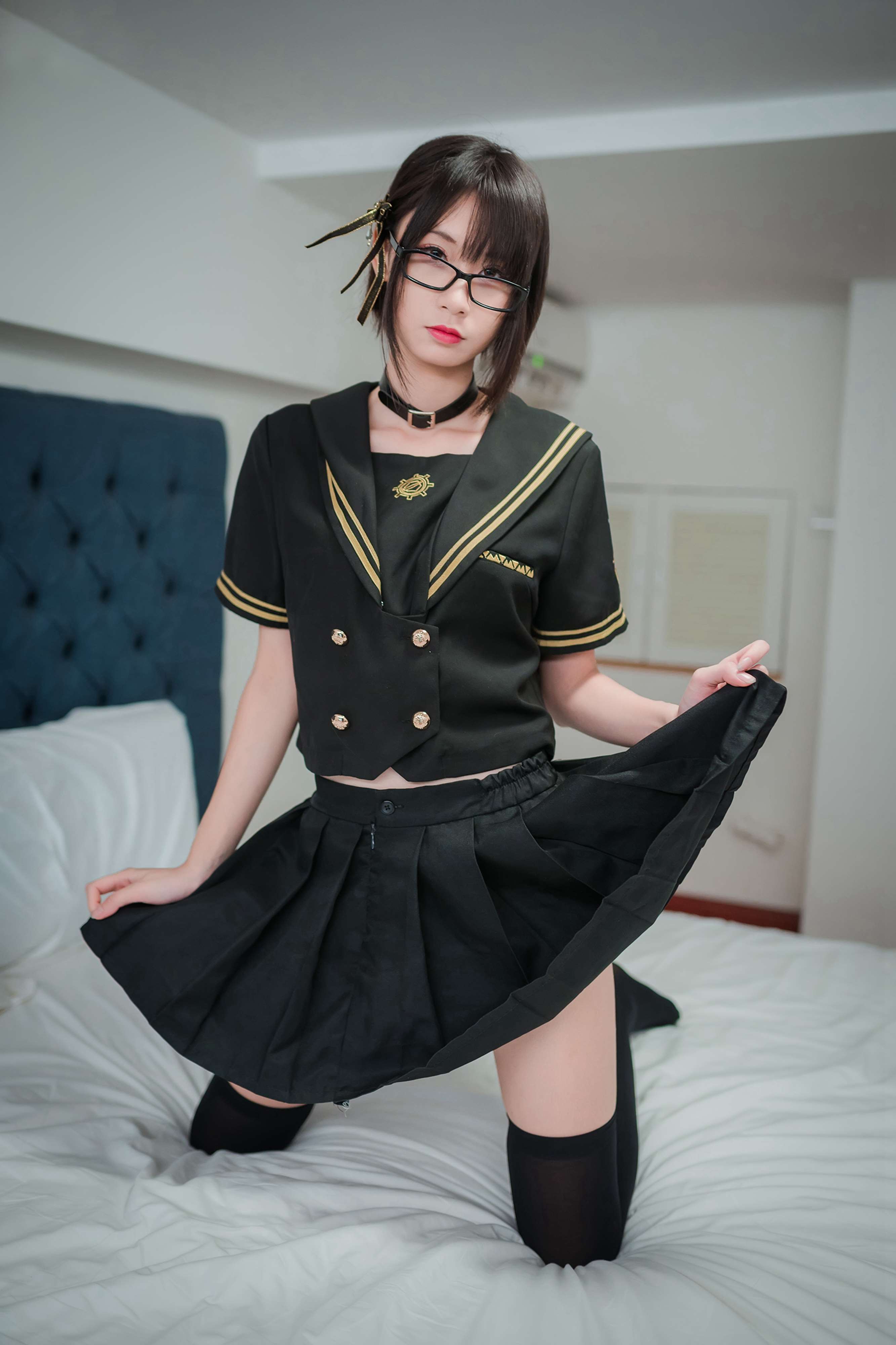 《眼镜妹JK制服の黑丝脚》作品图