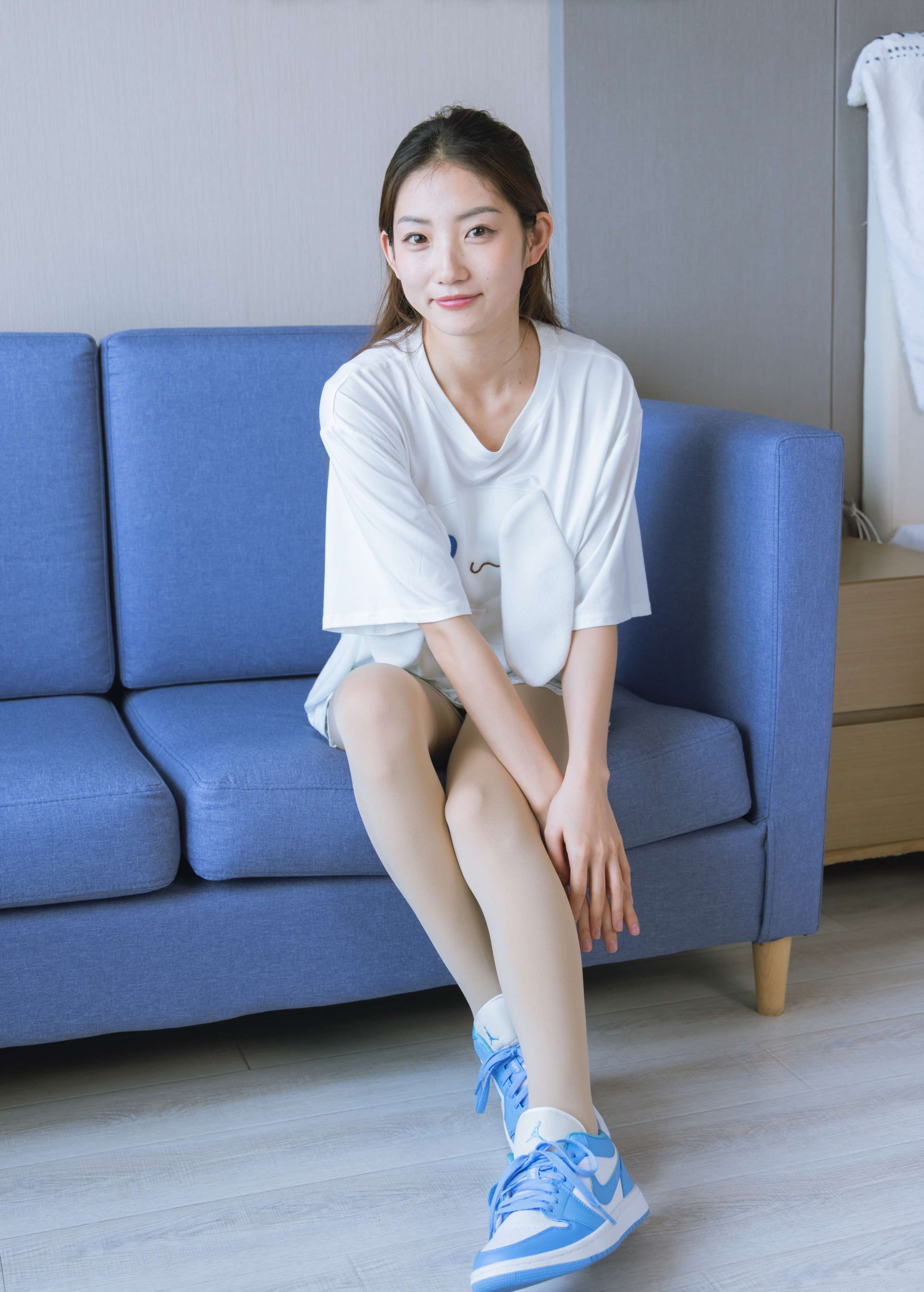 《小沫-板鞋、厚肉丝、裸足》作品图