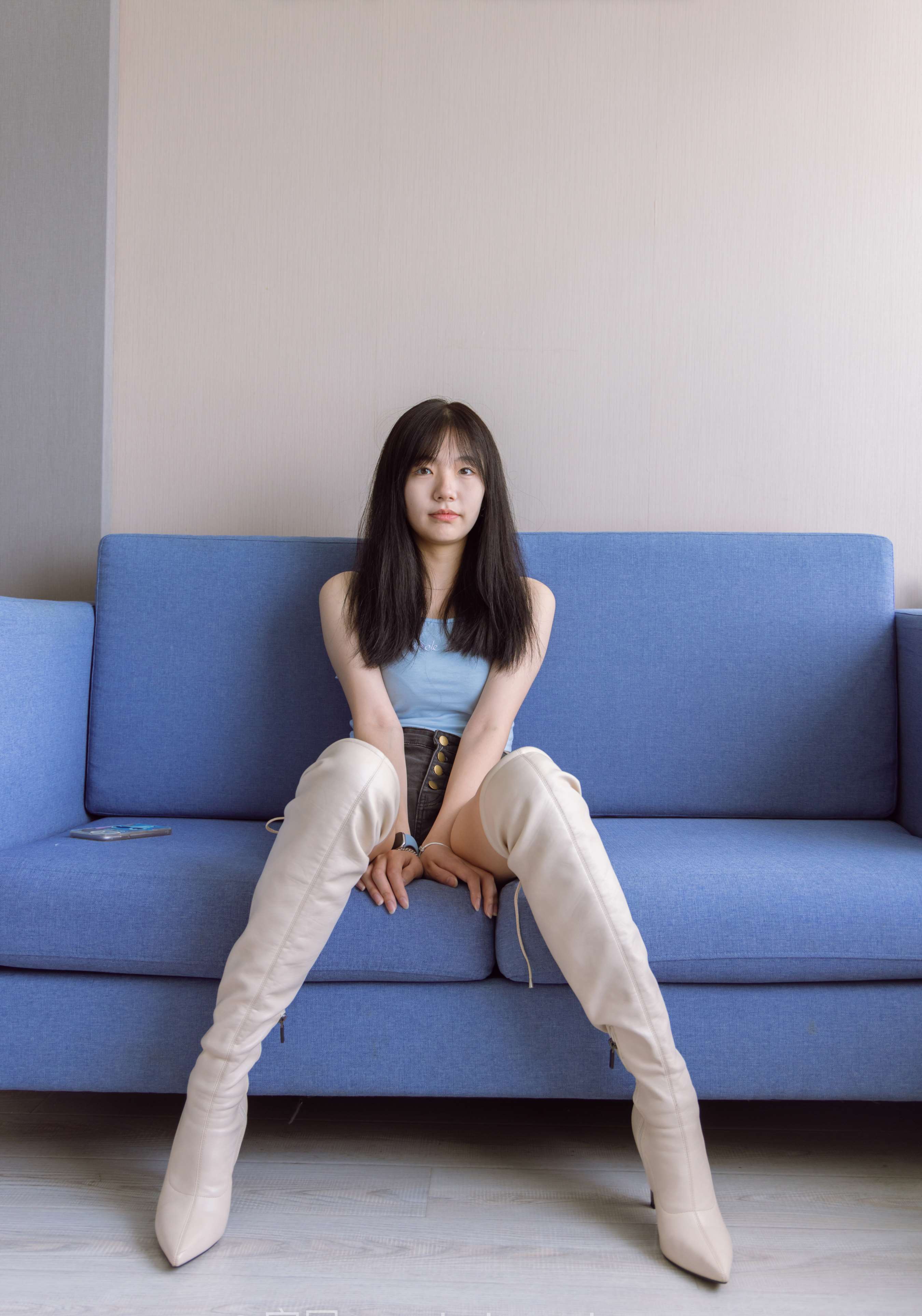 《小甜豆-热裤高跟长靴、白棉袜、裸足》作品图