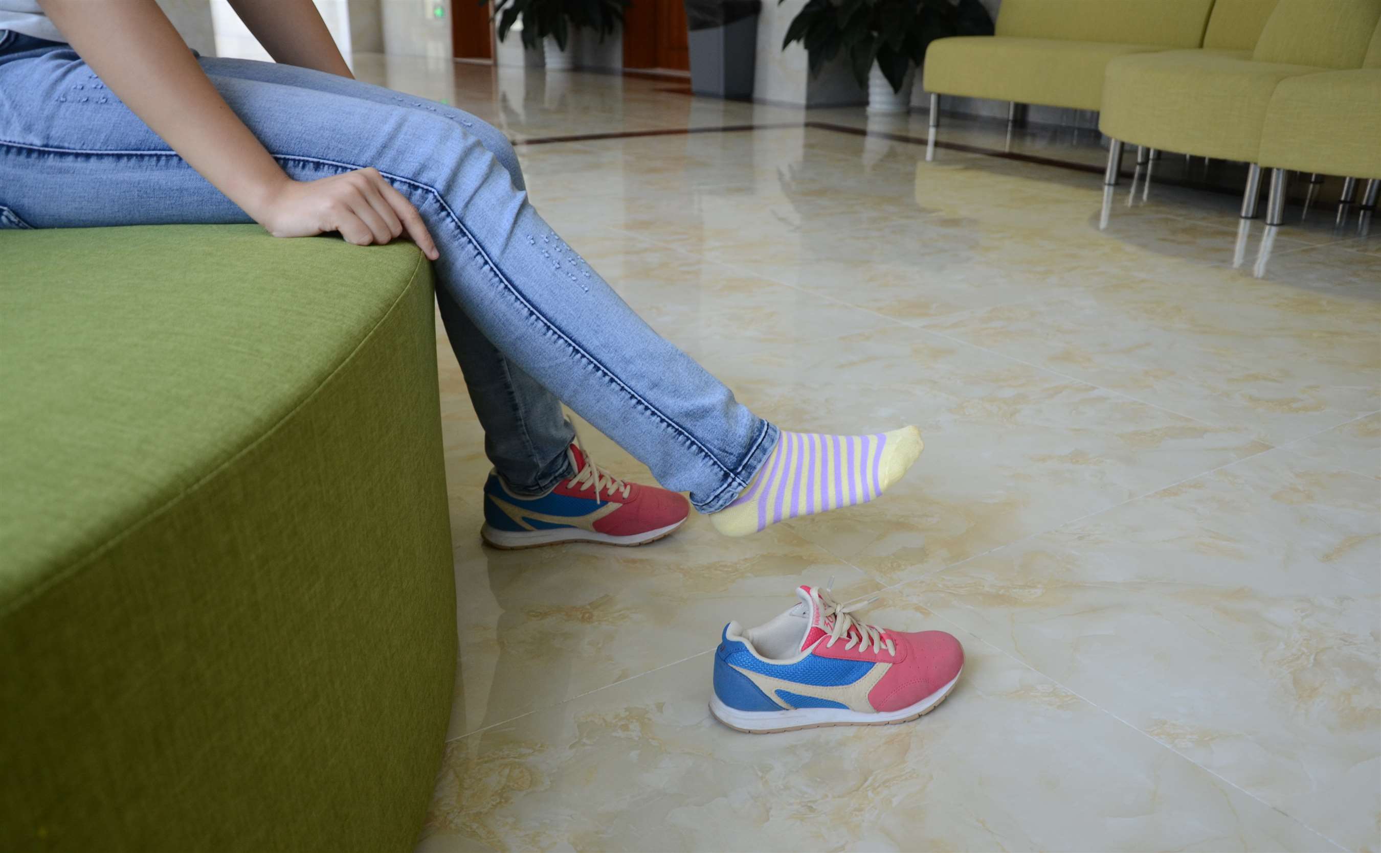 《牛仔の条纹棉袜脚》作品图