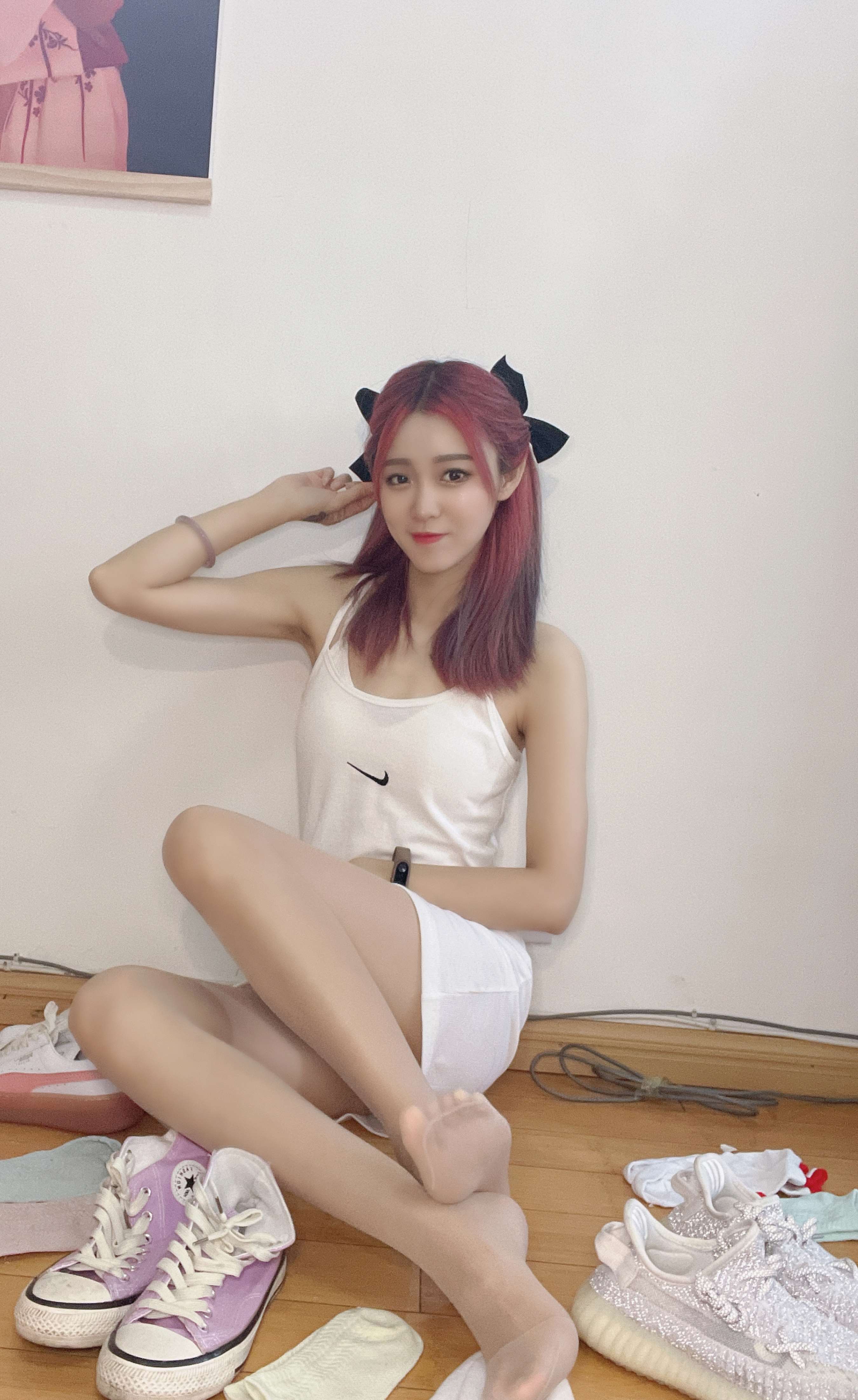 《运动丝美女》作品图