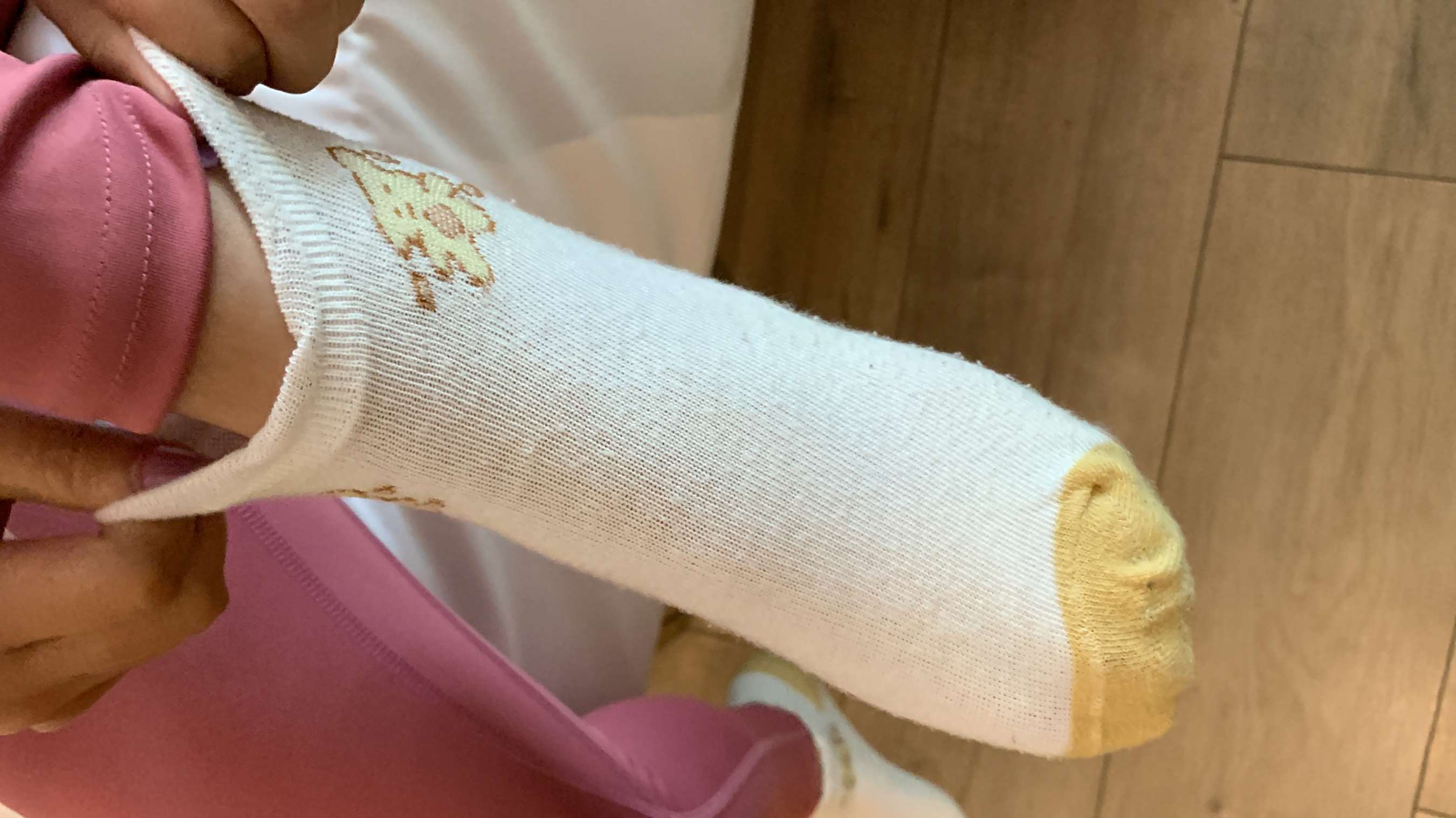 《少女的多双棉袜脚》作品图