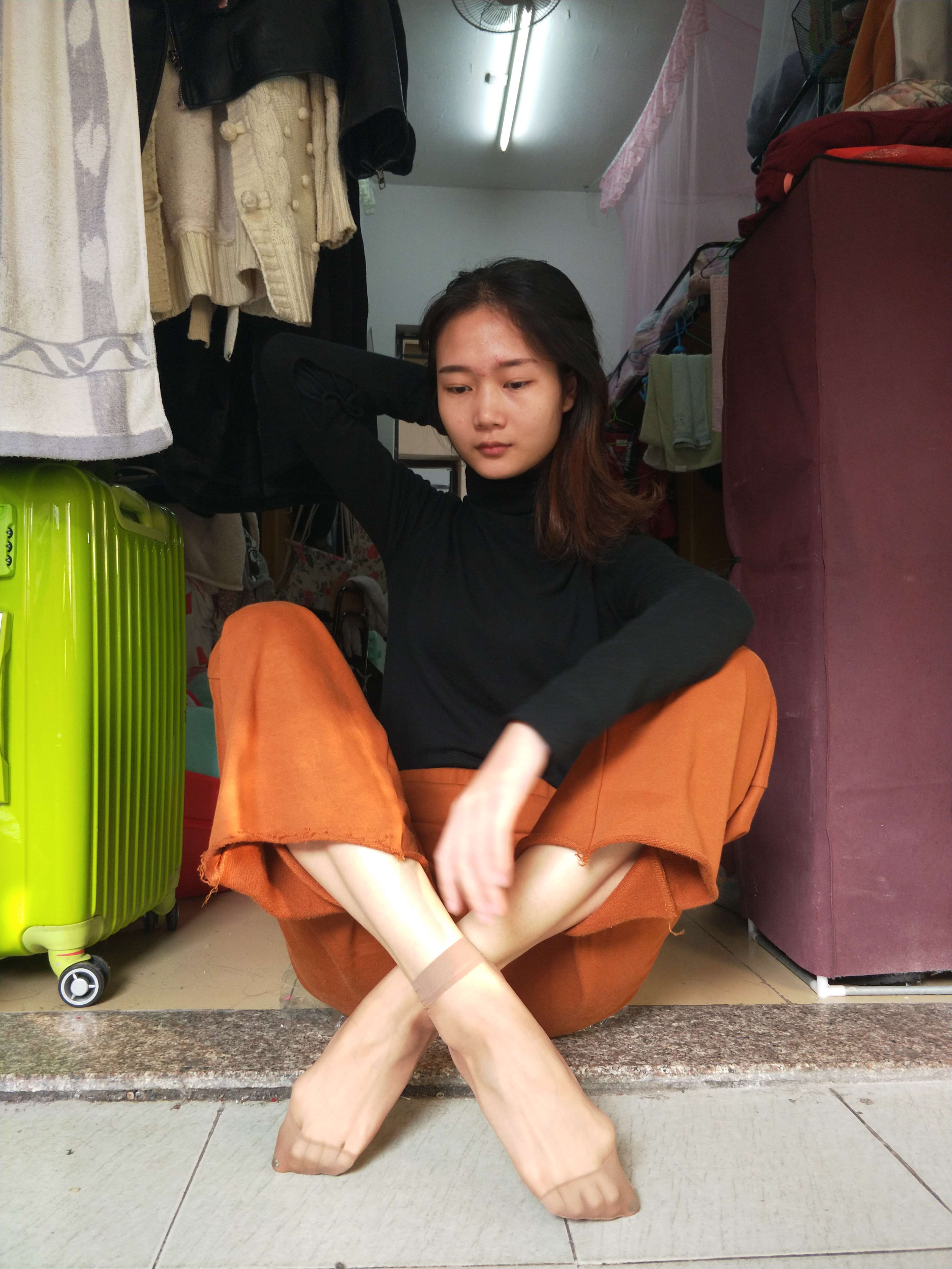 《子薇同学的短丝脚丫》作品图