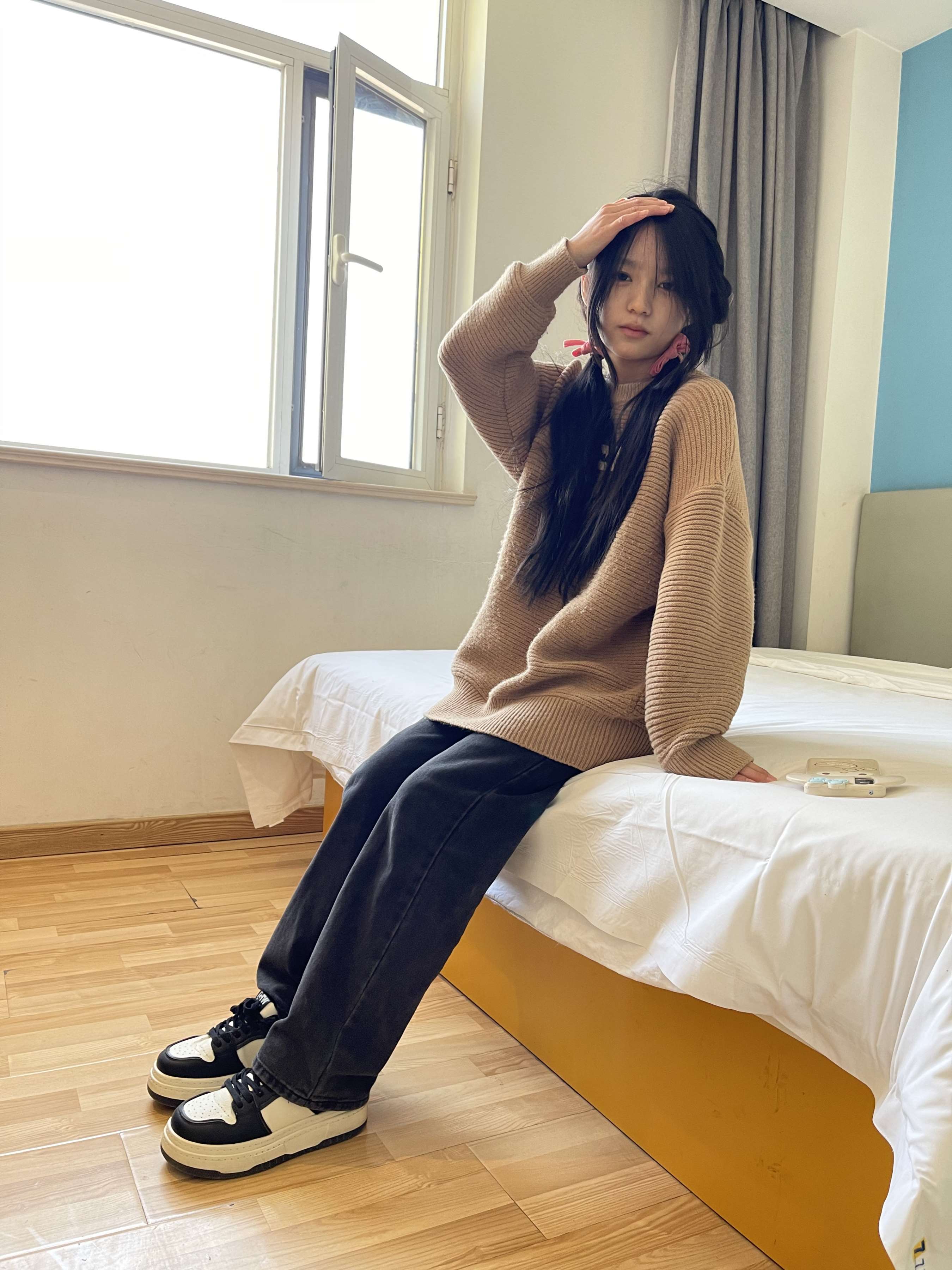 《毛衣少女板鞋の脏棉袜脚》作品图